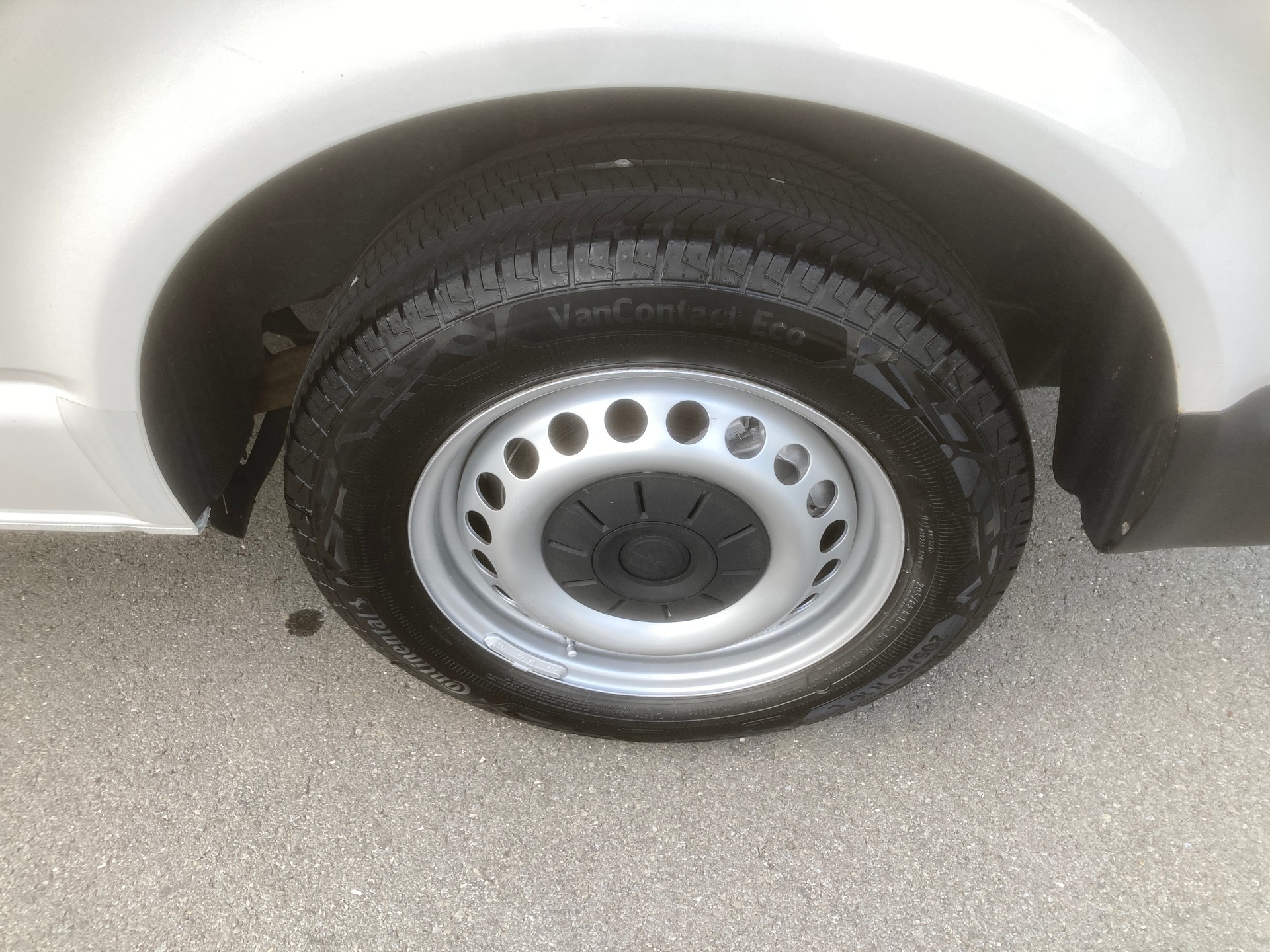 VW T6.1 2.0 TDI mit Dachträger und Anhängerkupplung-image-5