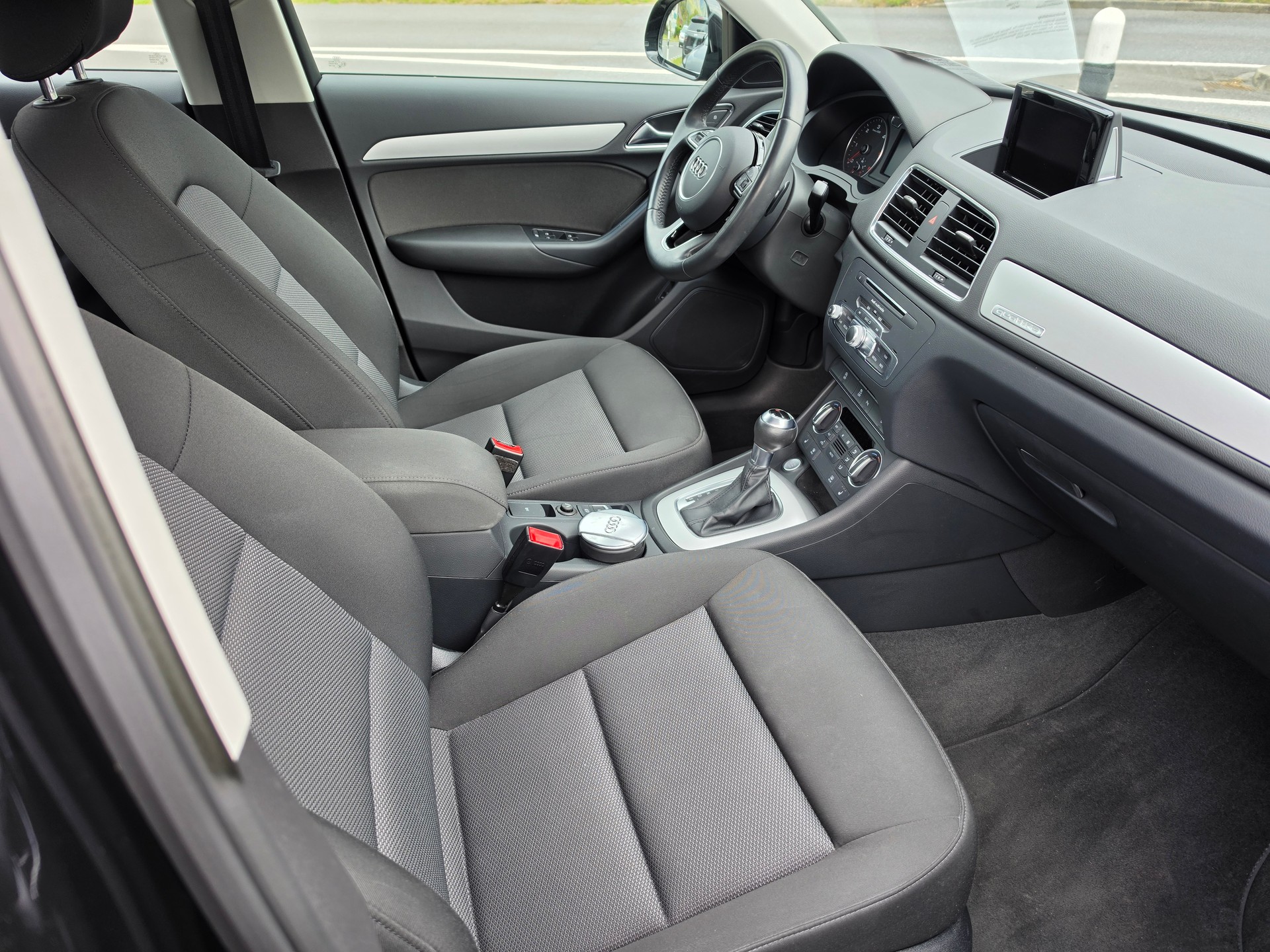 AUDI Q3 2.0 TDI sport quattro S-tronic-image-3