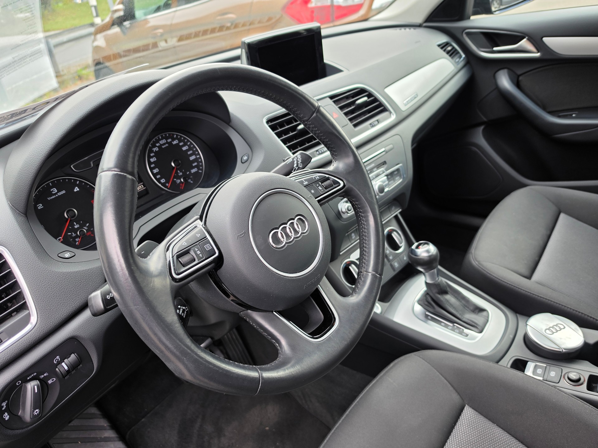 AUDI Q3 2.0 TDI sport quattro S-tronic-image-1