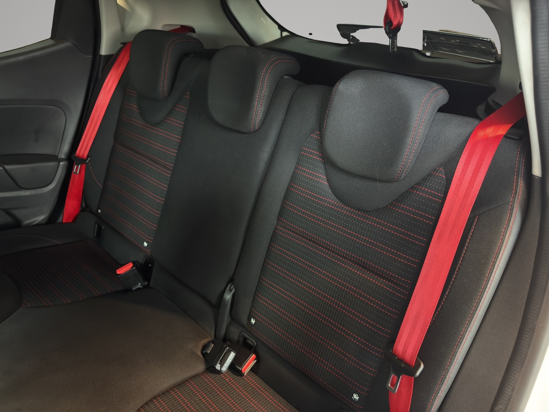 RENAULT Clio 1.6 T RS 200 EDC *CH FAHRZEUG*-image-13