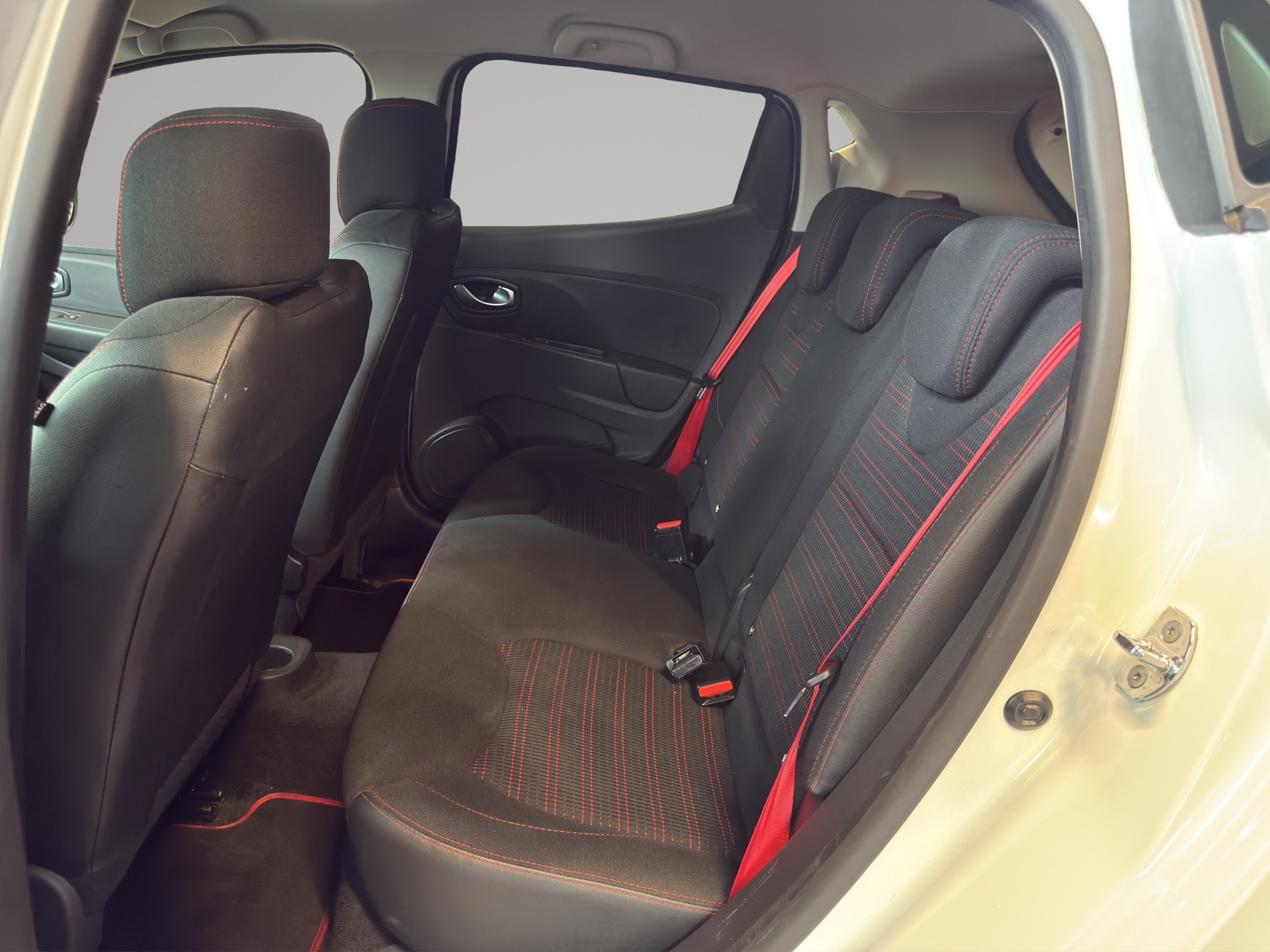 RENAULT Clio 1.6 T RS 200 EDC *CH FAHRZEUG*-image-12