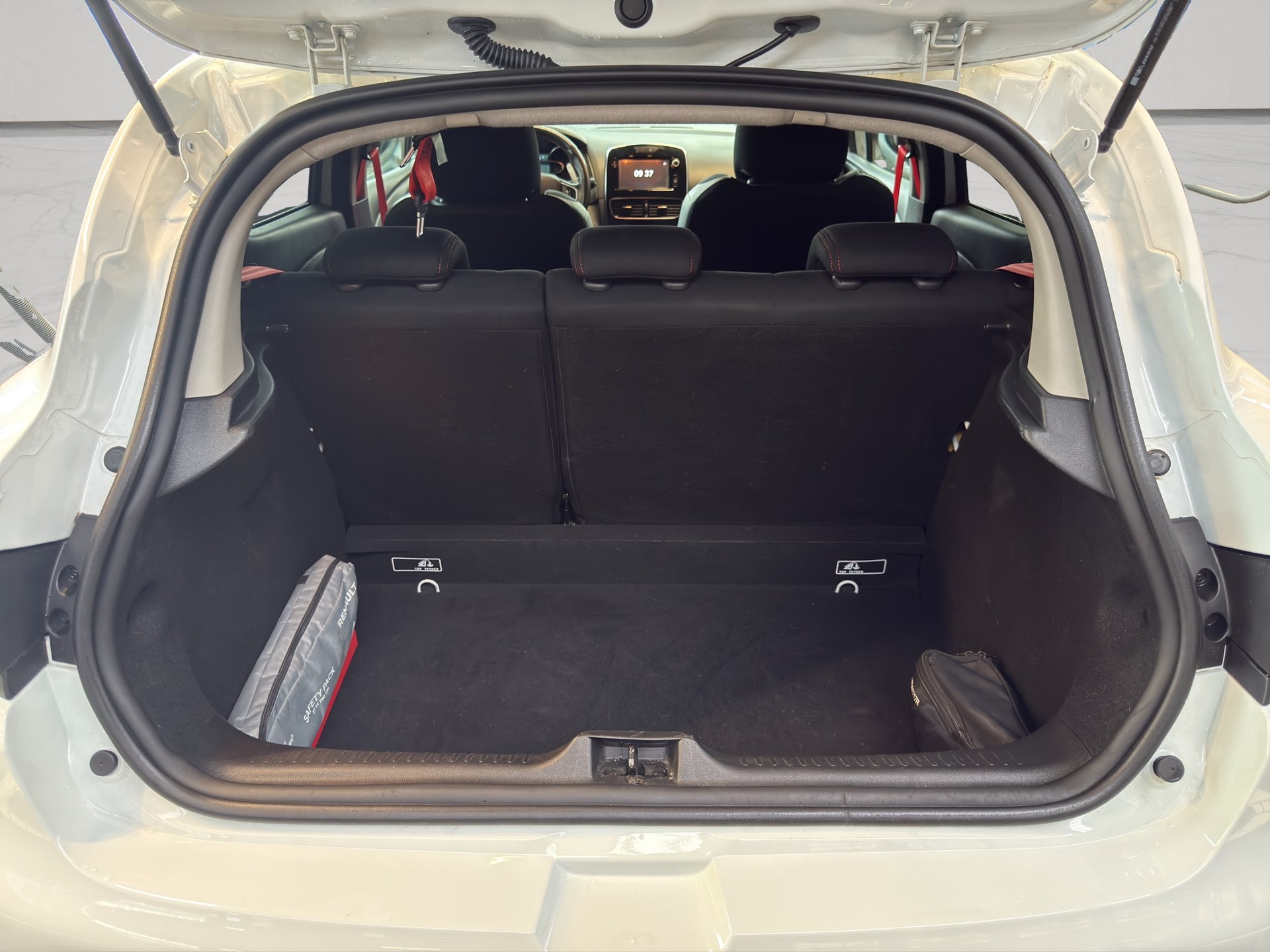 RENAULT Clio 1.6 T RS 200 EDC *CH FAHRZEUG*-image-15