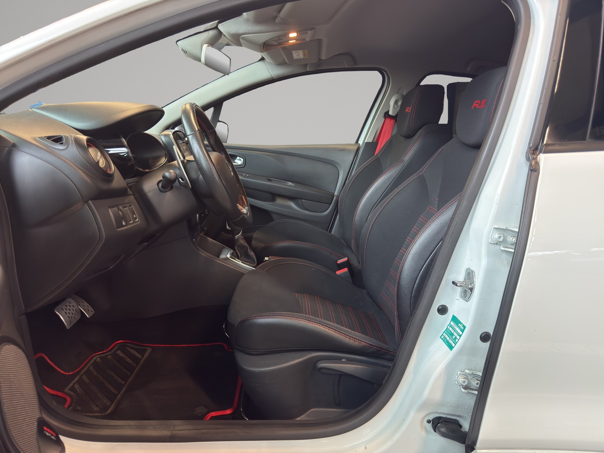 RENAULT Clio 1.6 T RS 200 EDC *CH FAHRZEUG*-image-9