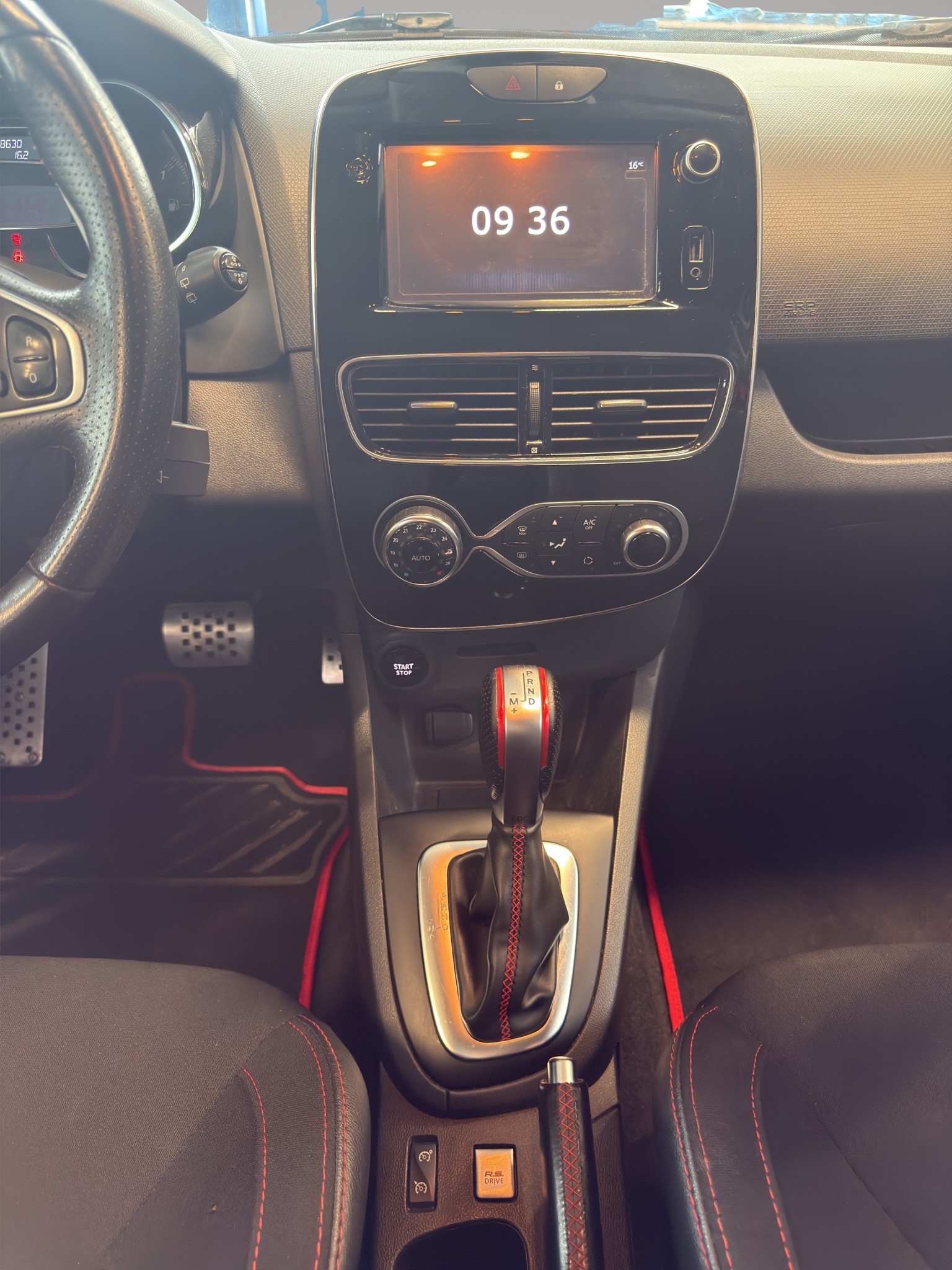 RENAULT Clio 1.6 T RS 200 EDC *CH FAHRZEUG*-image-14