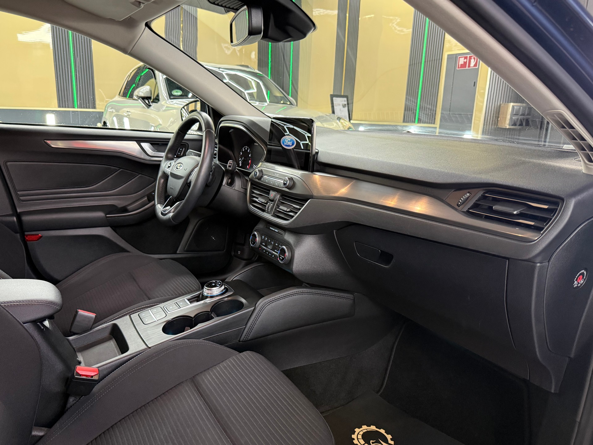 FORD Focus 1.0 SCTi Business Automatic-image-10