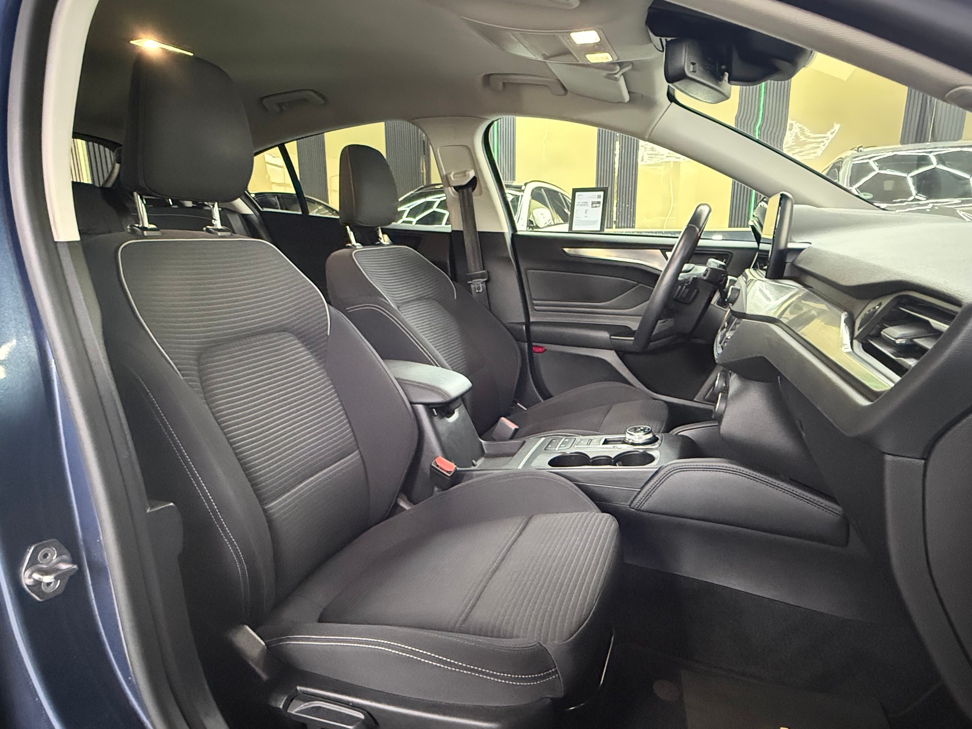FORD Focus 1.0 SCTi Business Automatic-image-11