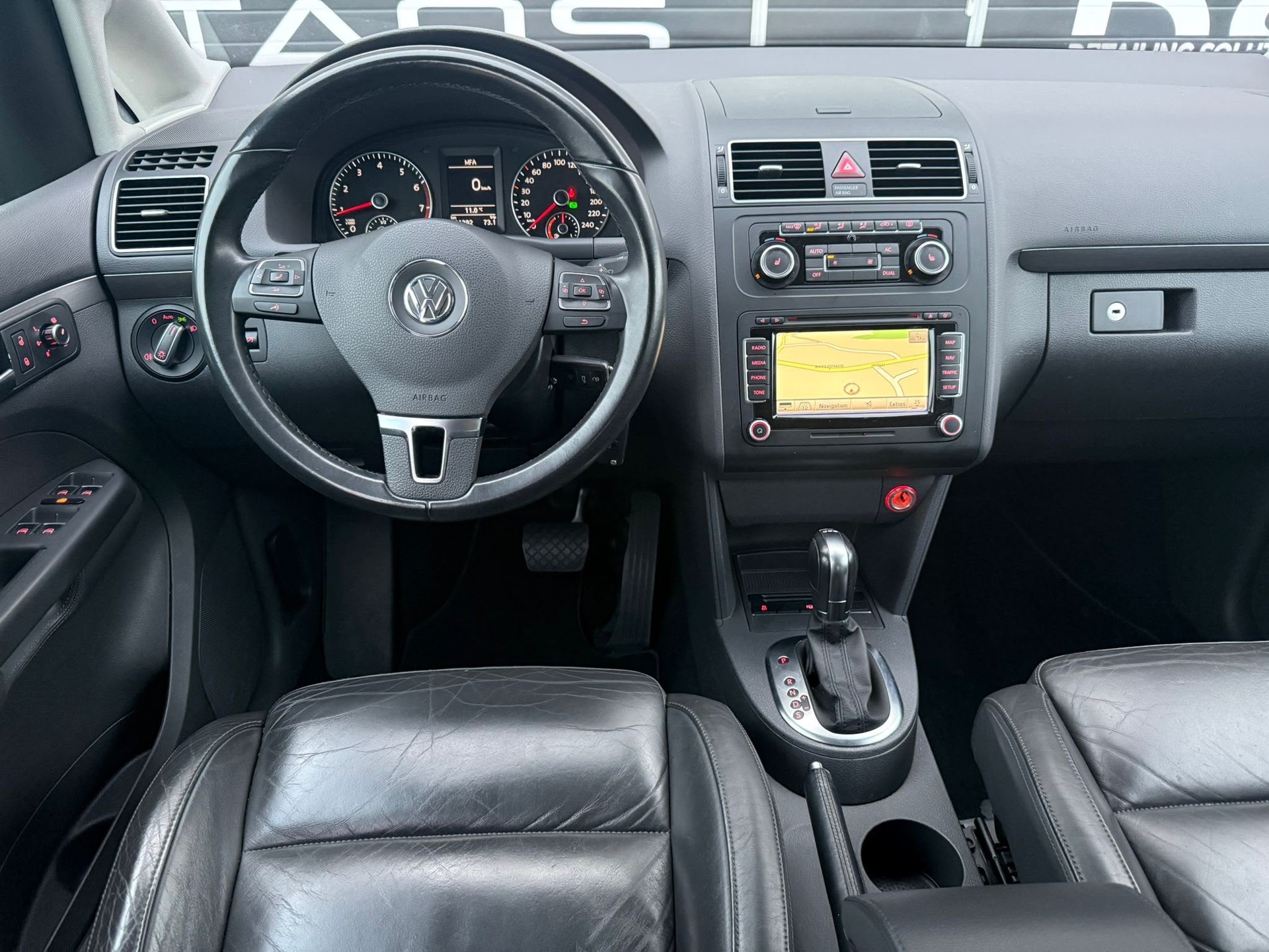 VW Touran 1.4 TSI EcoFuel Highline DSG-image-8