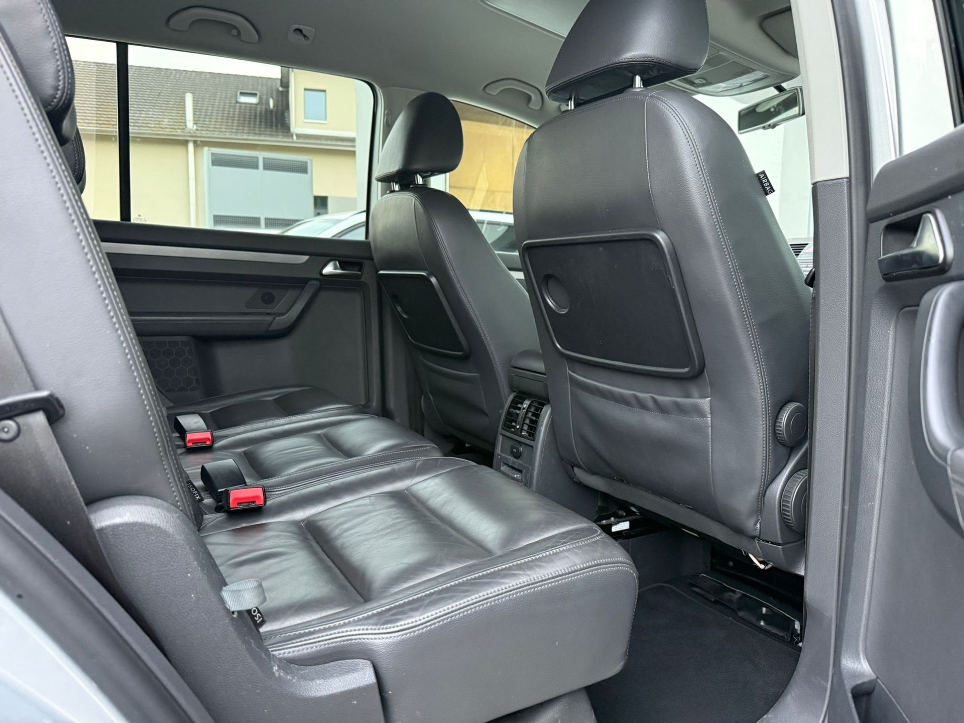 VW Touran 1.4 TSI EcoFuel Highline DSG-image-12