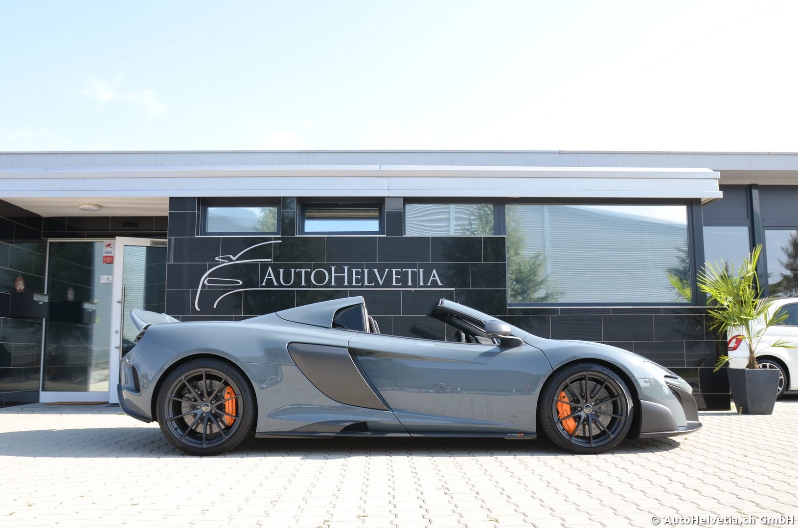McLAREN 675LT Spider 3.8 V8 SSG-showroom-element-3