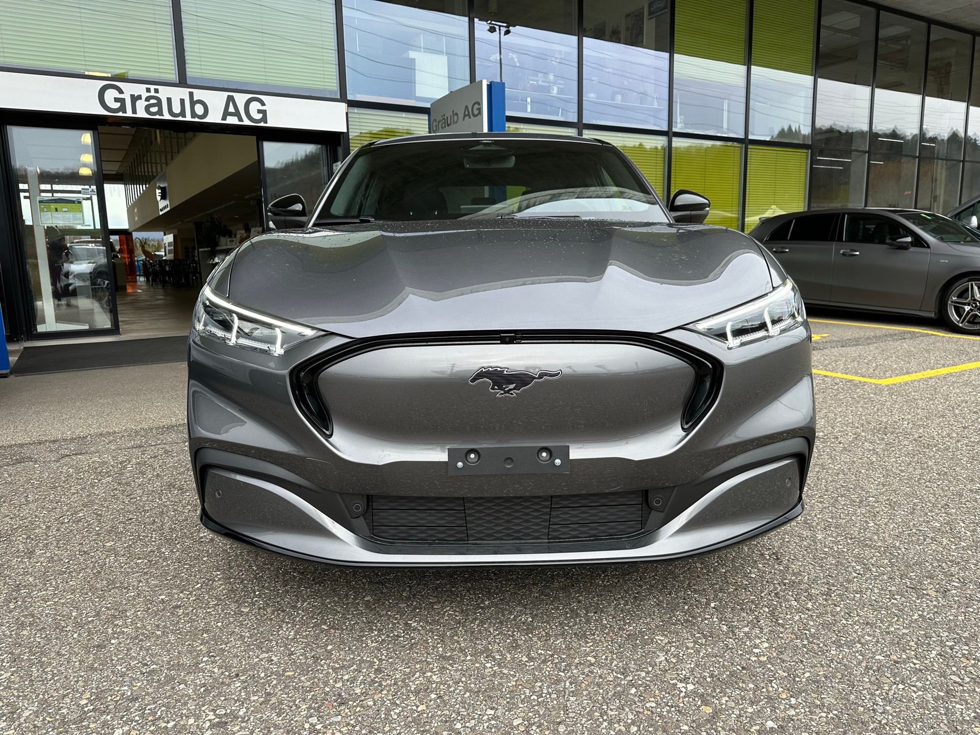 FORD Mustang MACH-E Premium AWD 75 kWh 0.99% Leasing-image-1