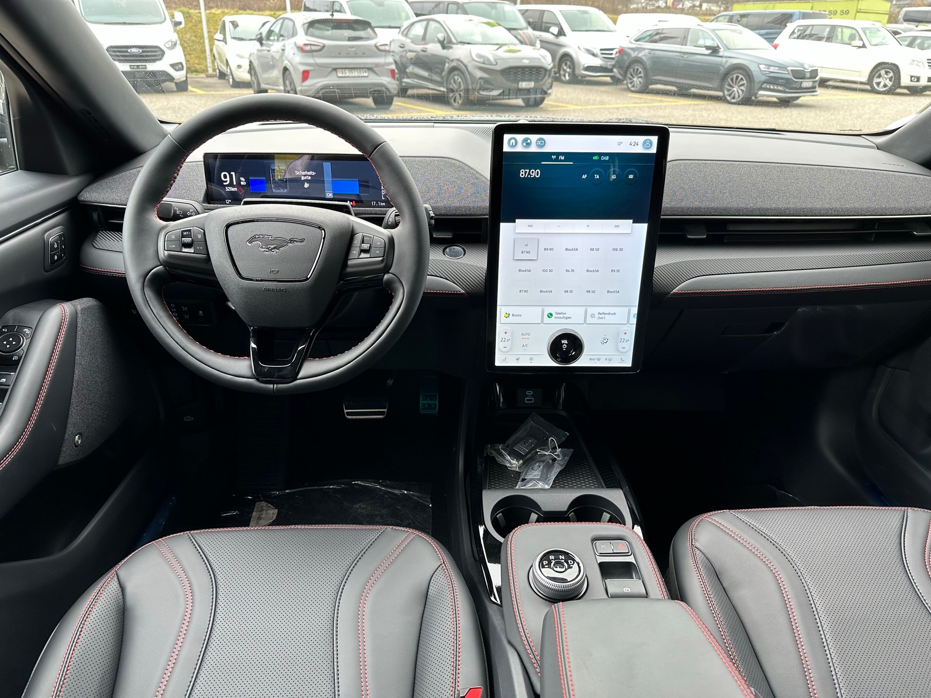 FORD Mustang MACH-E Premium AWD 75 kWh 0.99% Leasing-image-8