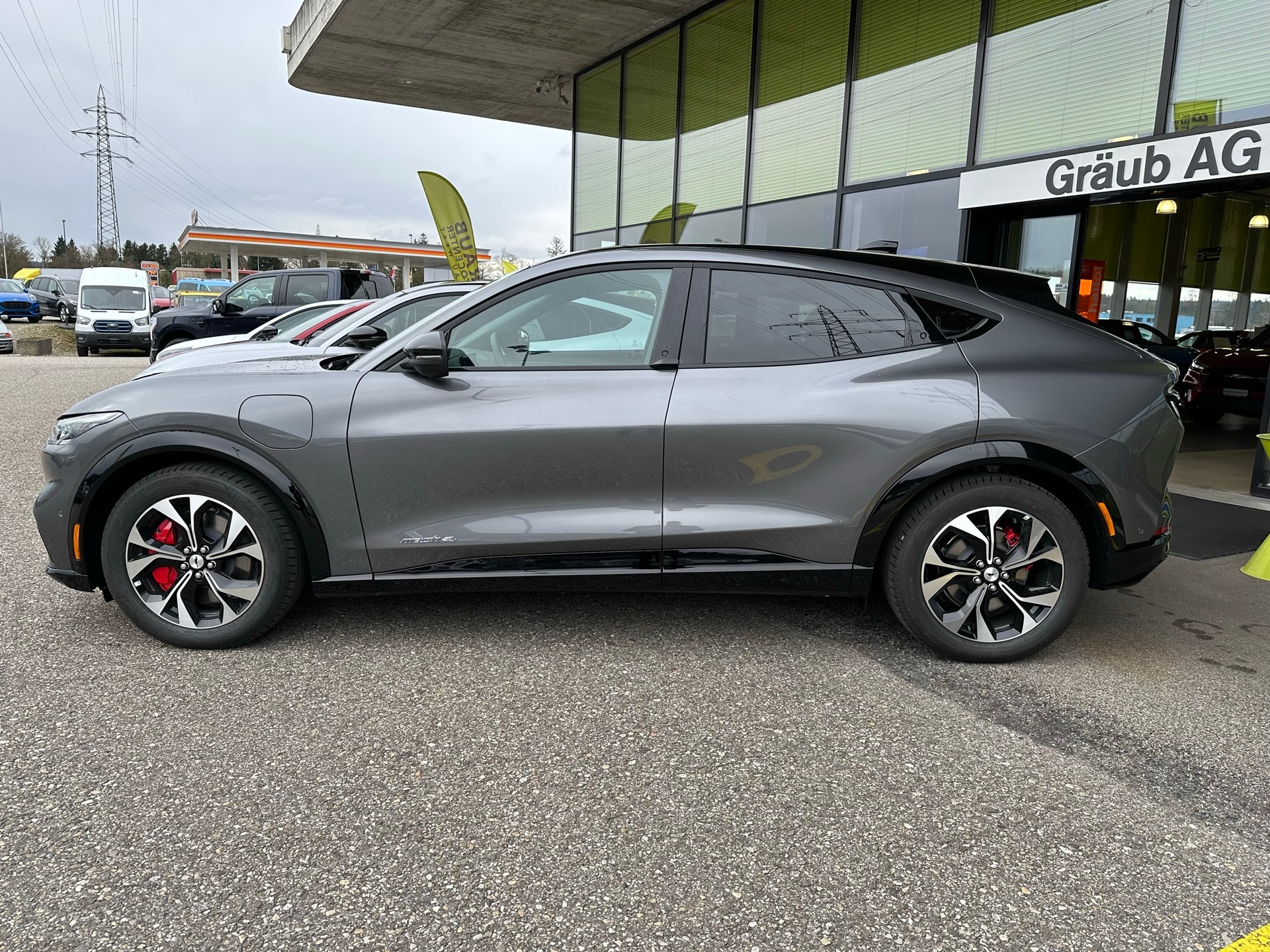 FORD Mustang MACH-E Premium AWD 75 kWh 0.99% Leasing-image-3