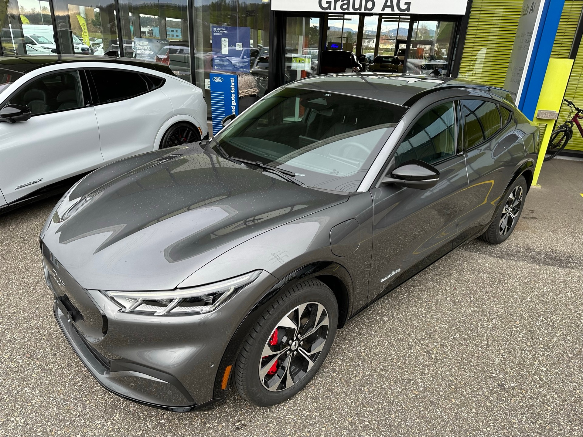 FORD Mustang MACH-E Premium AWD 75 kWh 0.99% Leasing-image-2