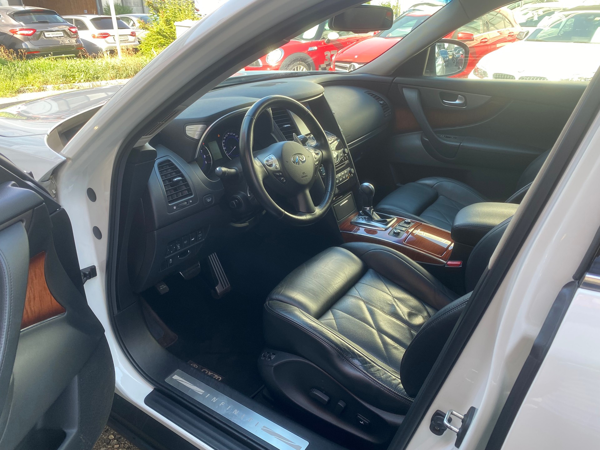 INFINITI FX37 S AWD Automatic-image-9