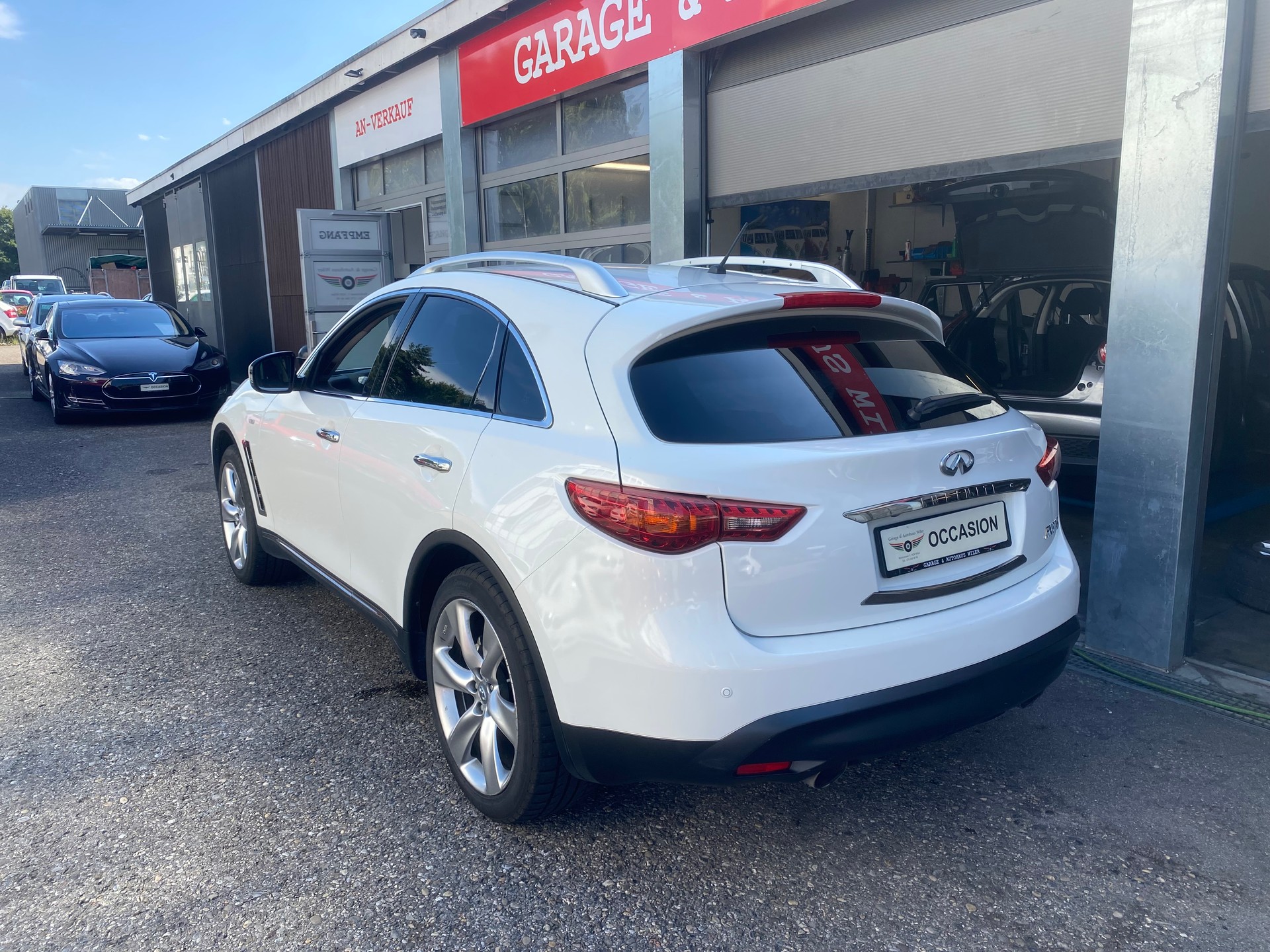 INFINITI FX37 S AWD Automatic-image-6
