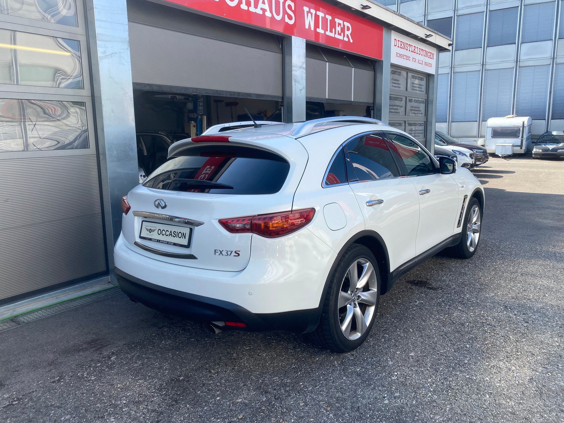 INFINITI FX37 S AWD Automatic-image-4