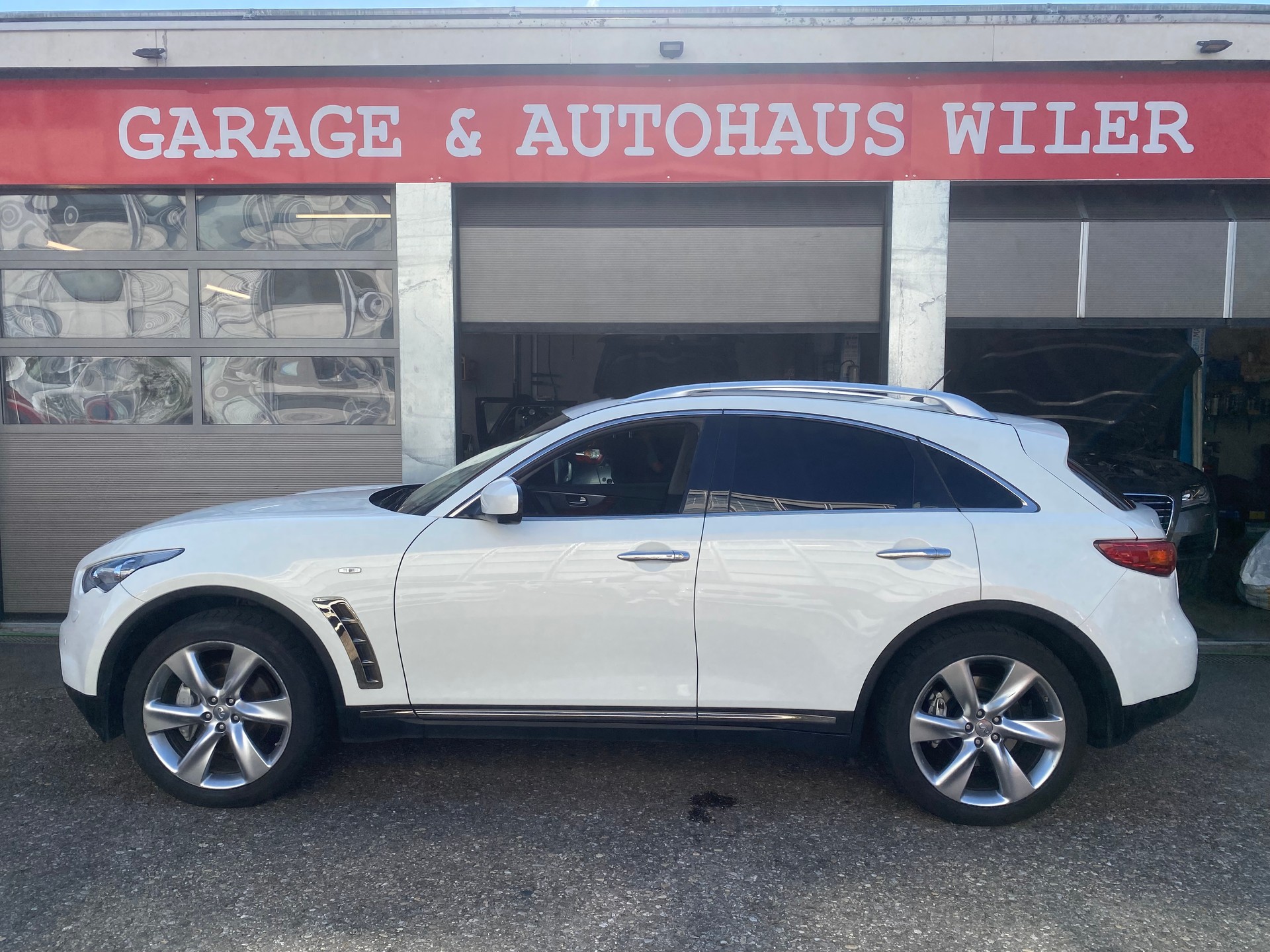 INFINITI FX37 S AWD Automatic-image-7