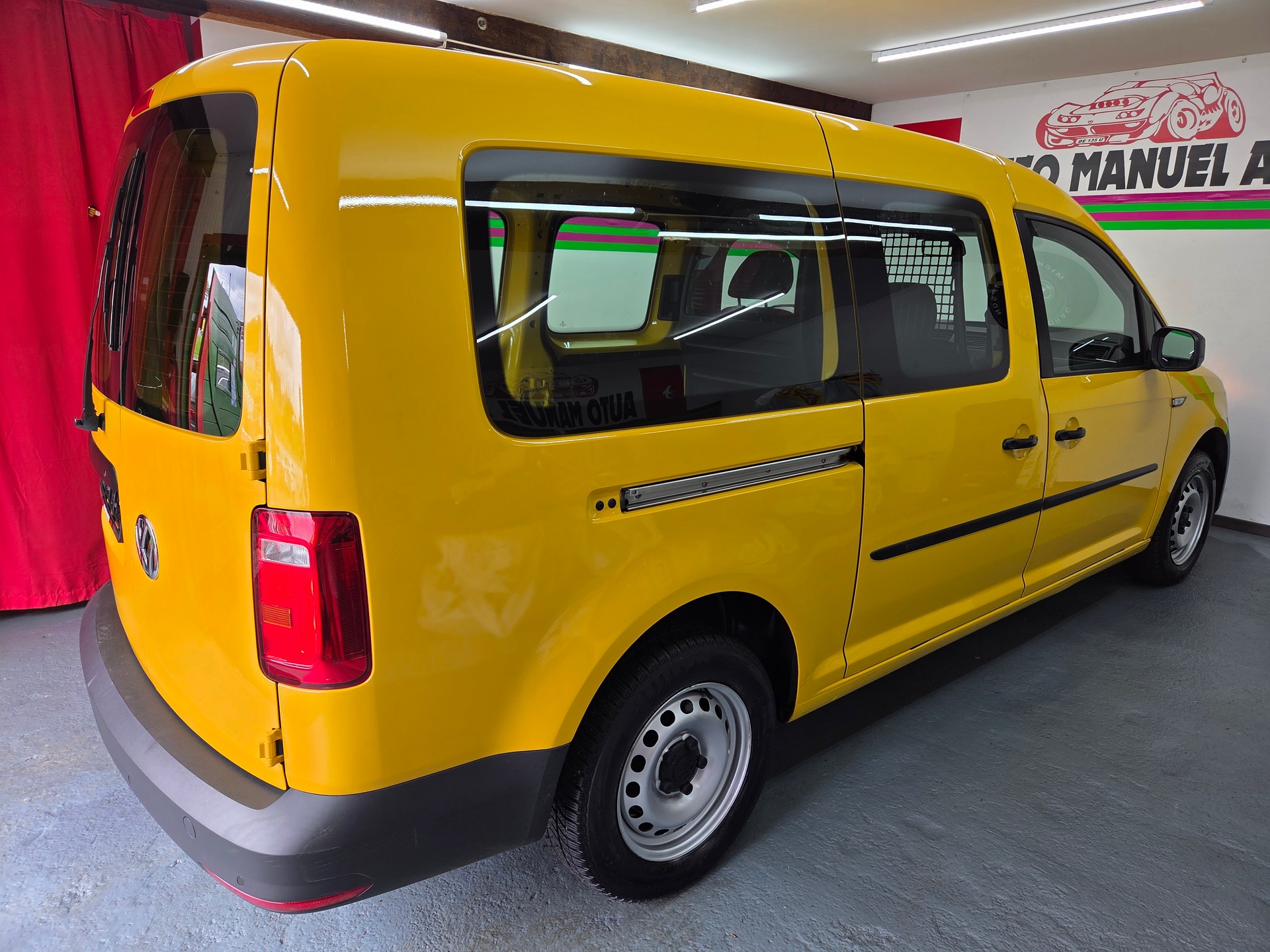 VW Caddy Maxi 1.0TSI BlueMotion Technology-image-7