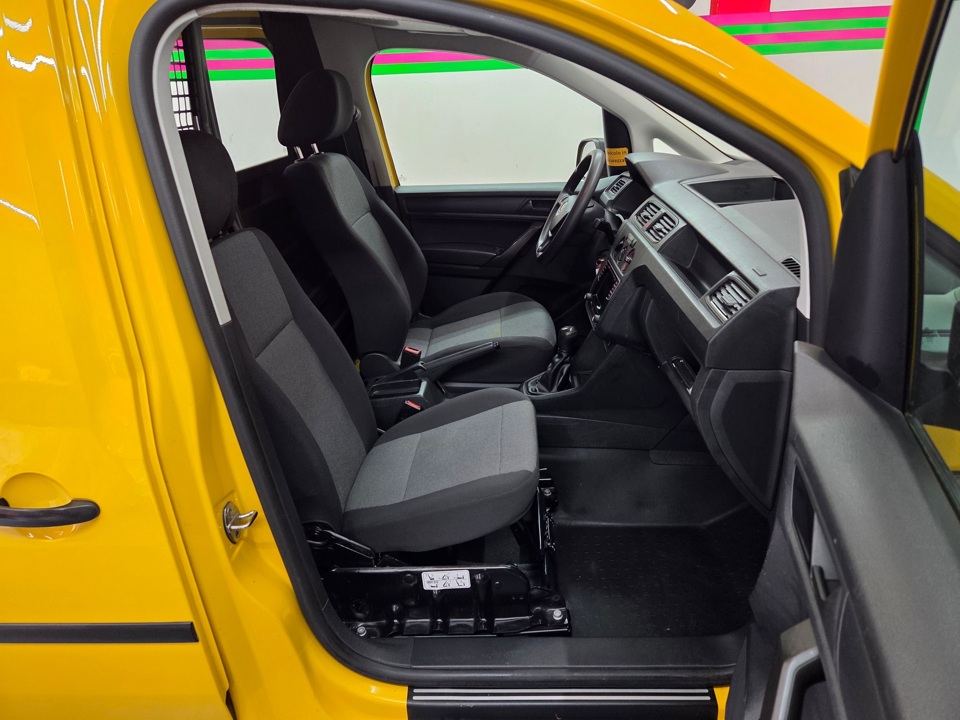 VW Caddy Maxi 1.0TSI BlueMotion Technology-image-10