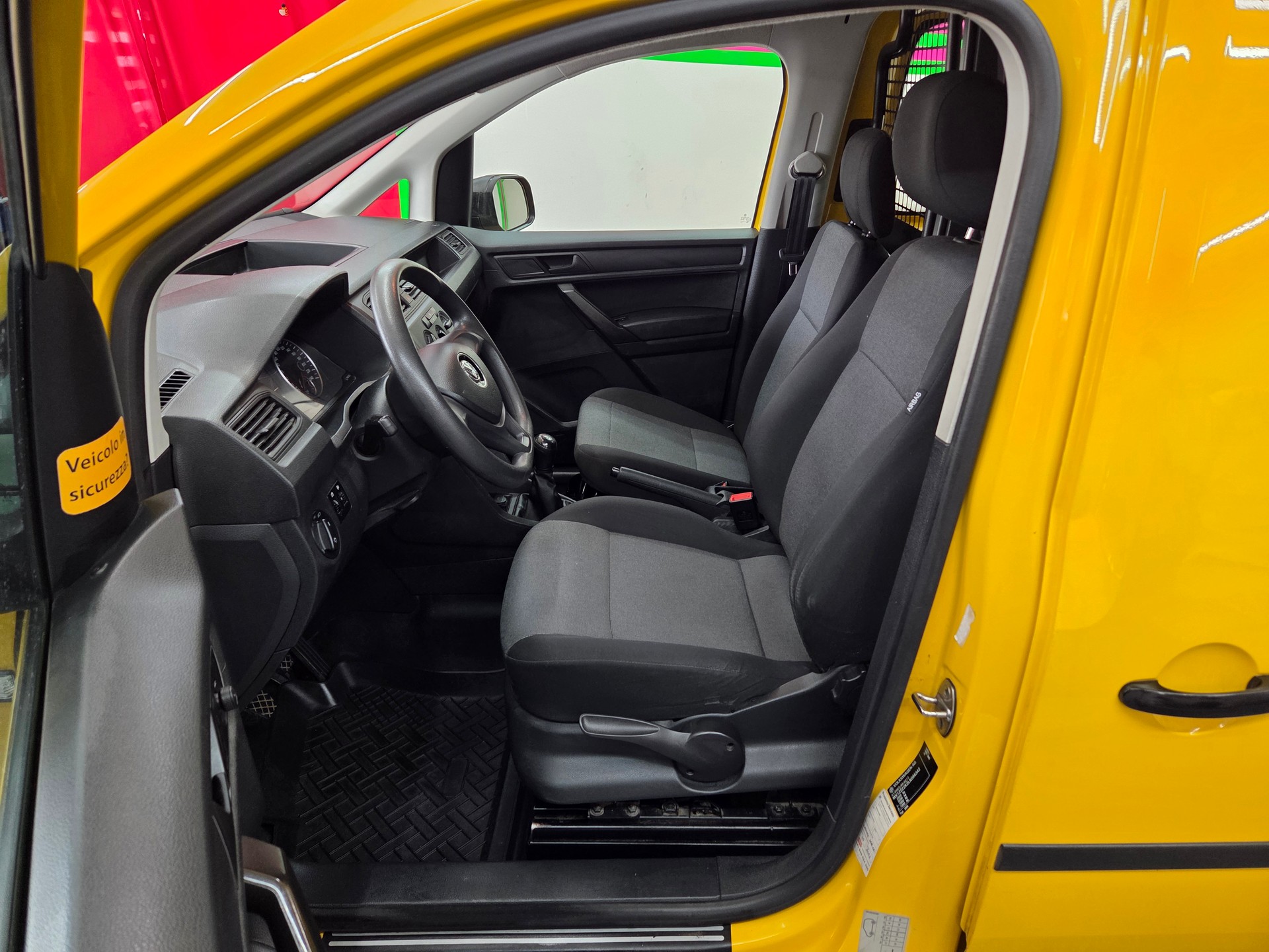 VW Caddy Maxi 1.0TSI BlueMotion Technology-image-9