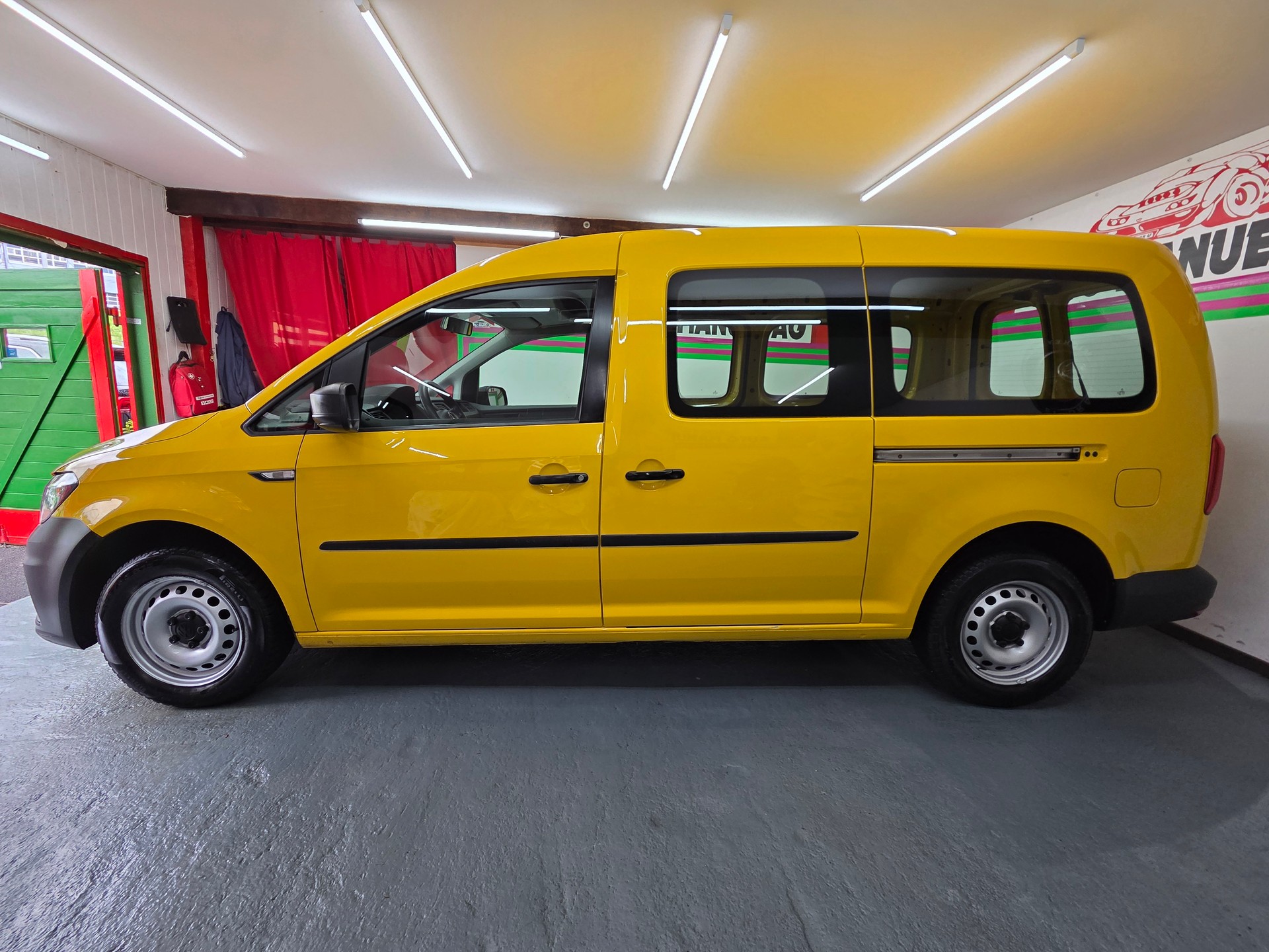 VW Caddy Maxi 1.0TSI BlueMotion Technology-image-3