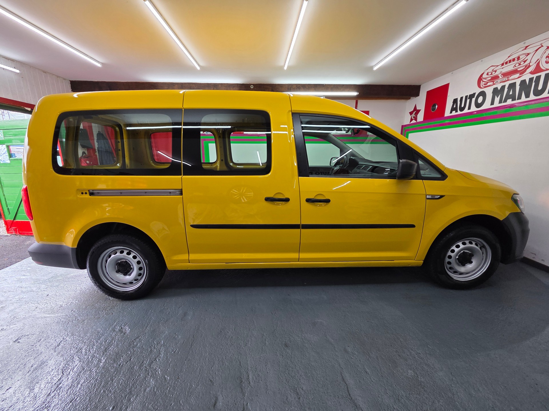 VW Caddy Maxi 1.0TSI BlueMotion Technology-image-4