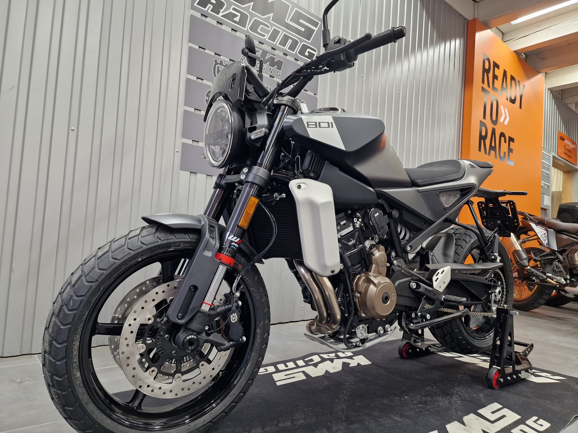HUSQVARNA Svartpilen 801 L-image-9