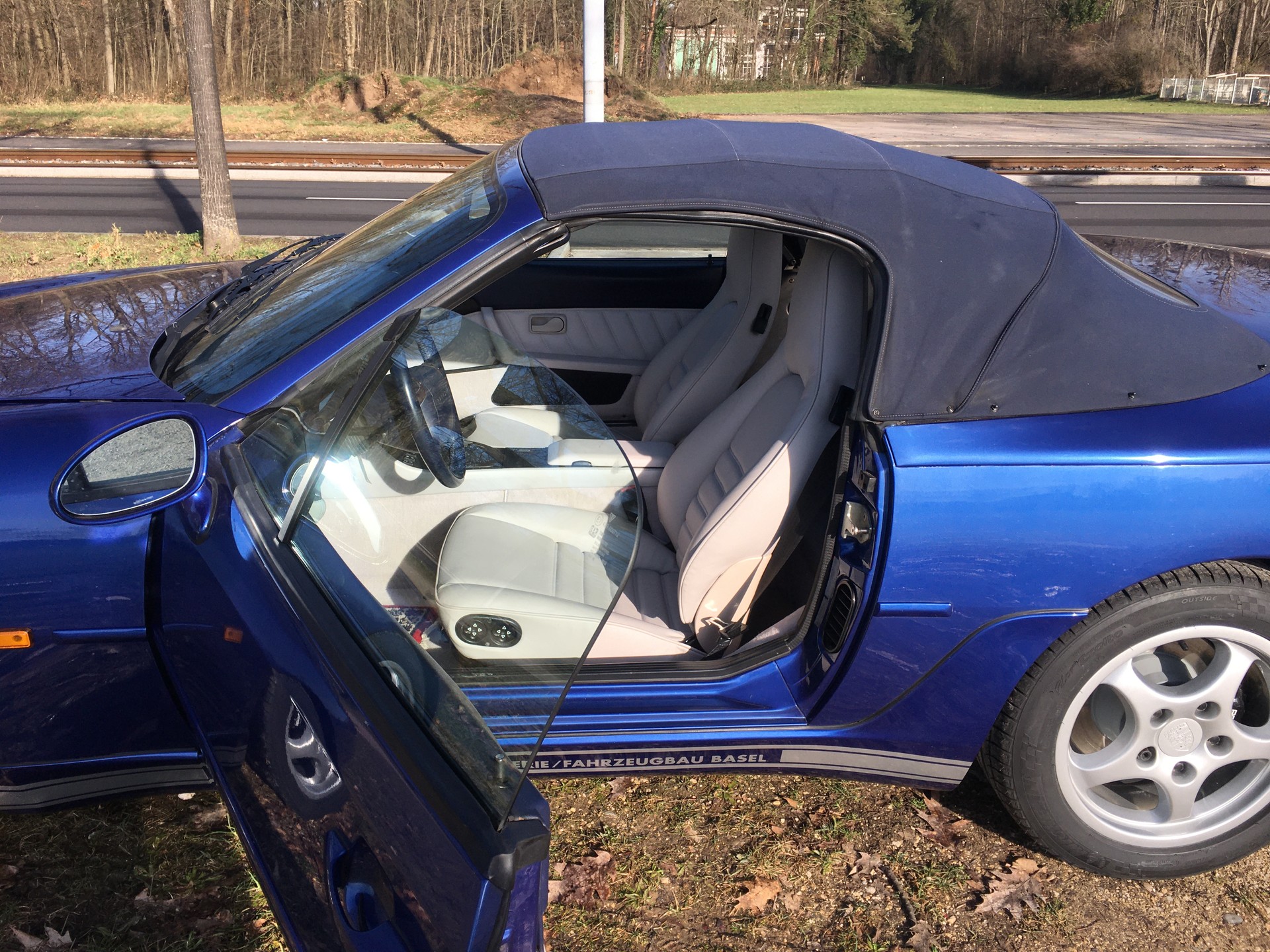 PORSCHE 968 Cabrio-image-4