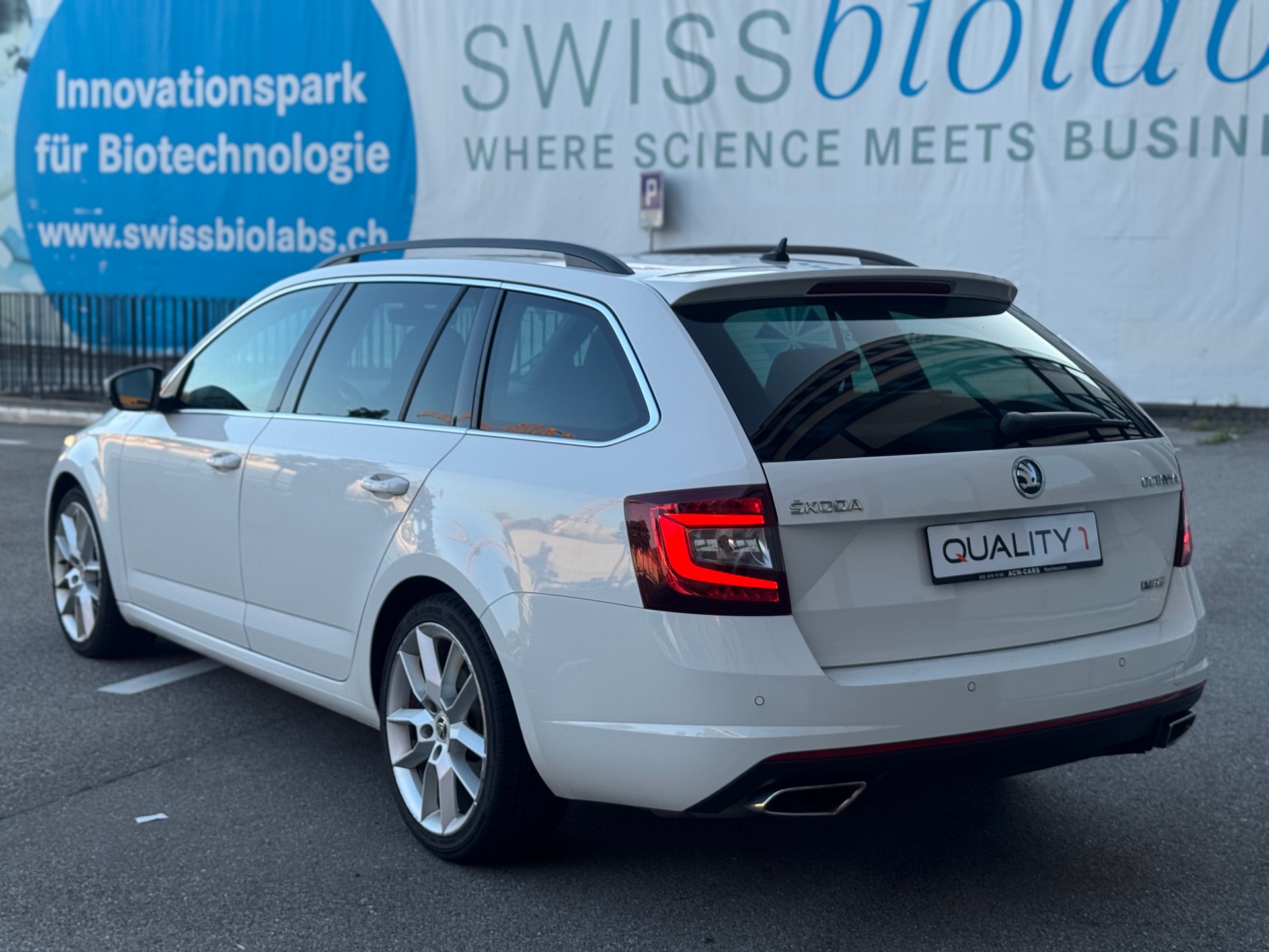 SKODA Octavia Combi 2.0 TDI RS DSG-image-2