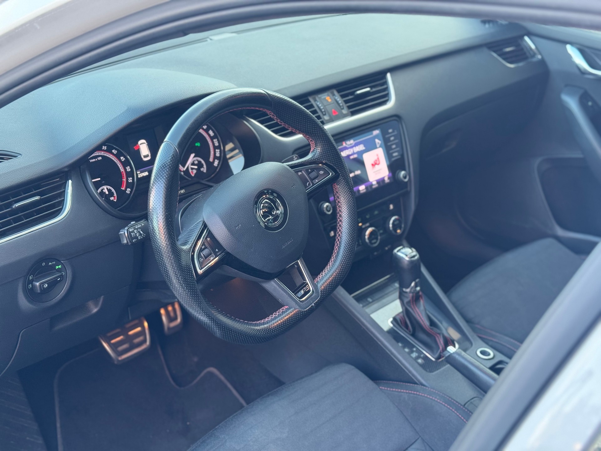 SKODA Octavia Combi 2.0 TDI RS DSG-image-14