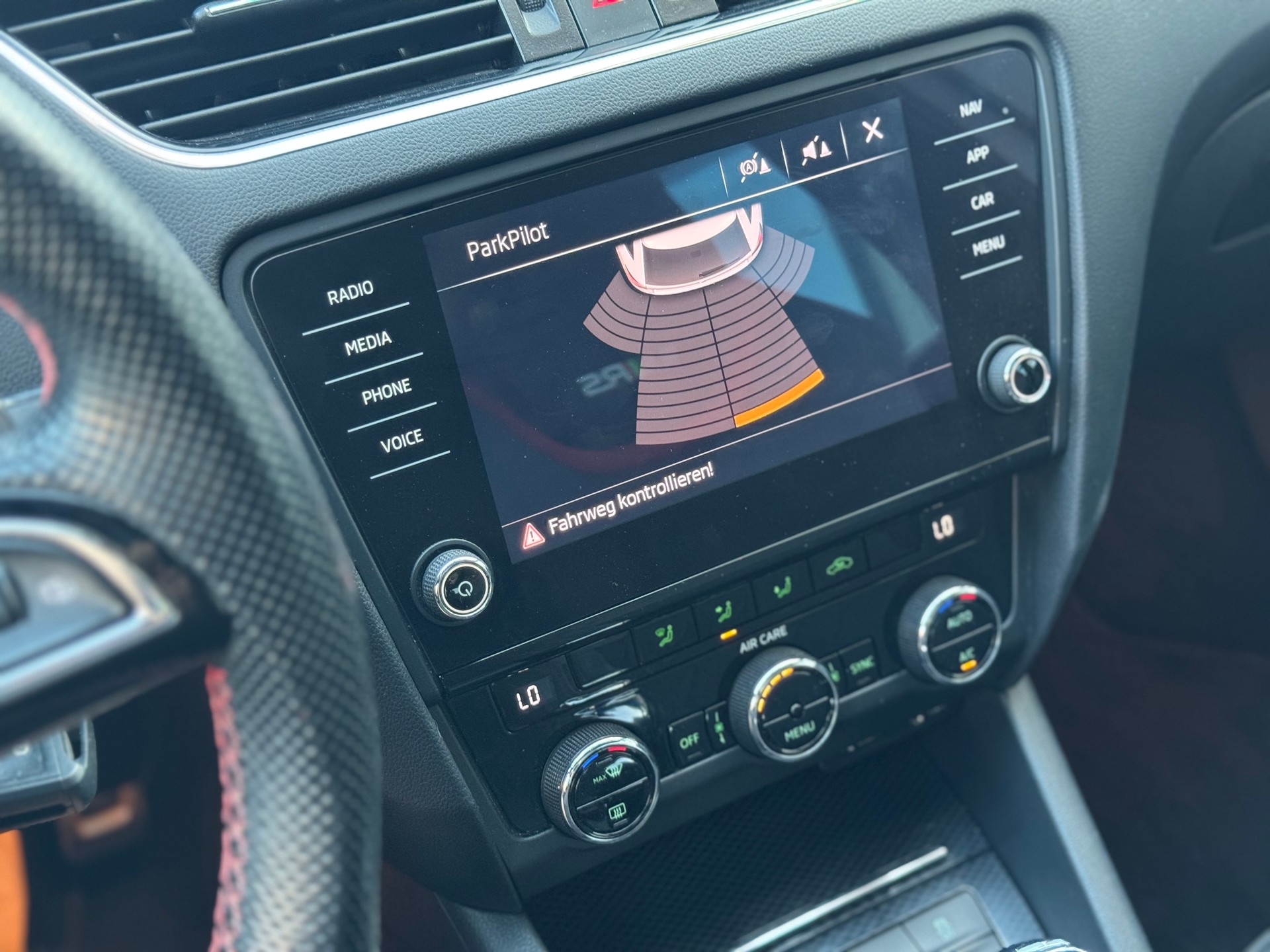 SKODA Octavia Combi 2.0 TDI RS DSG-image-29