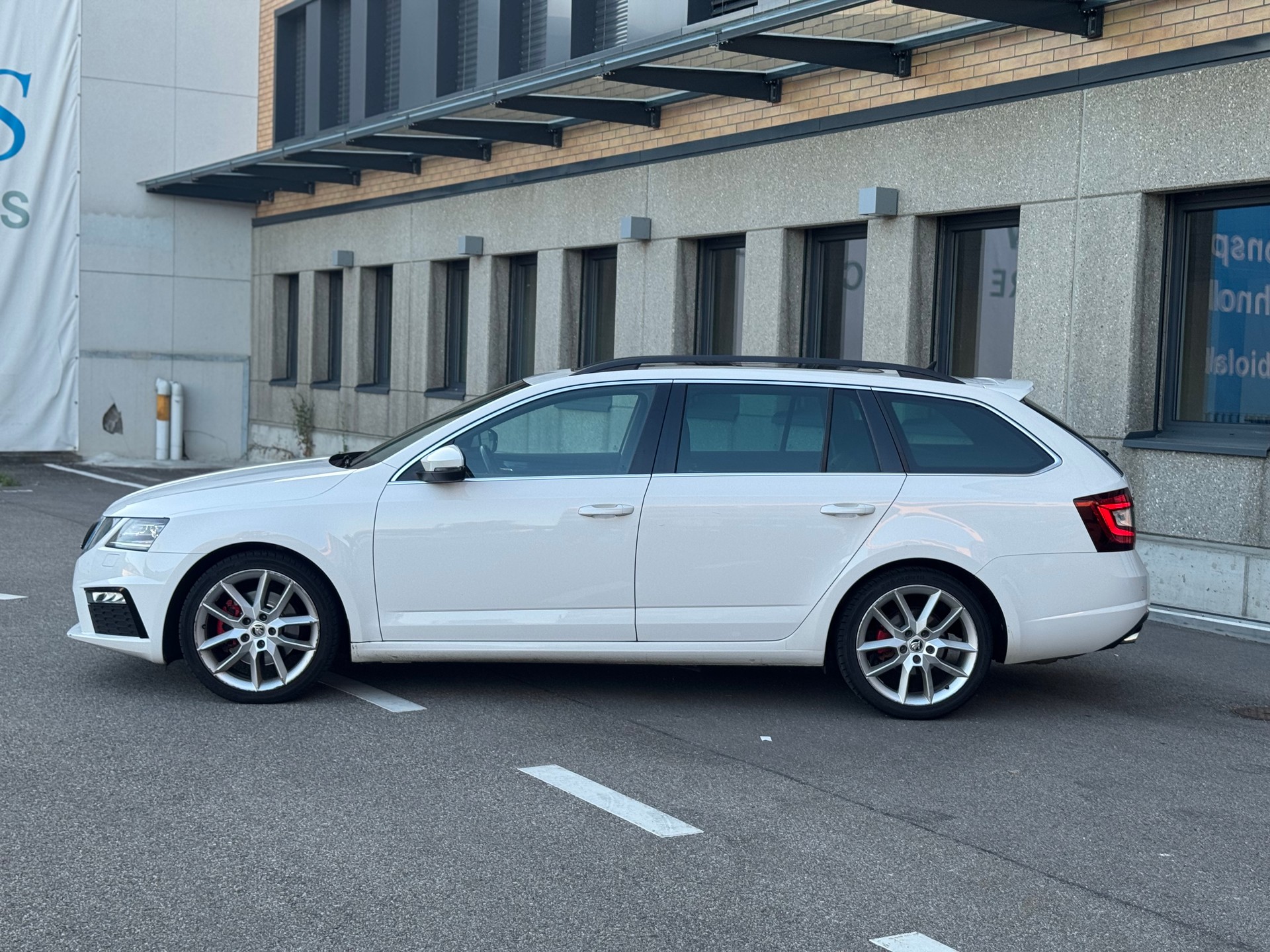 SKODA Octavia Combi 2.0 TDI RS DSG-image-1