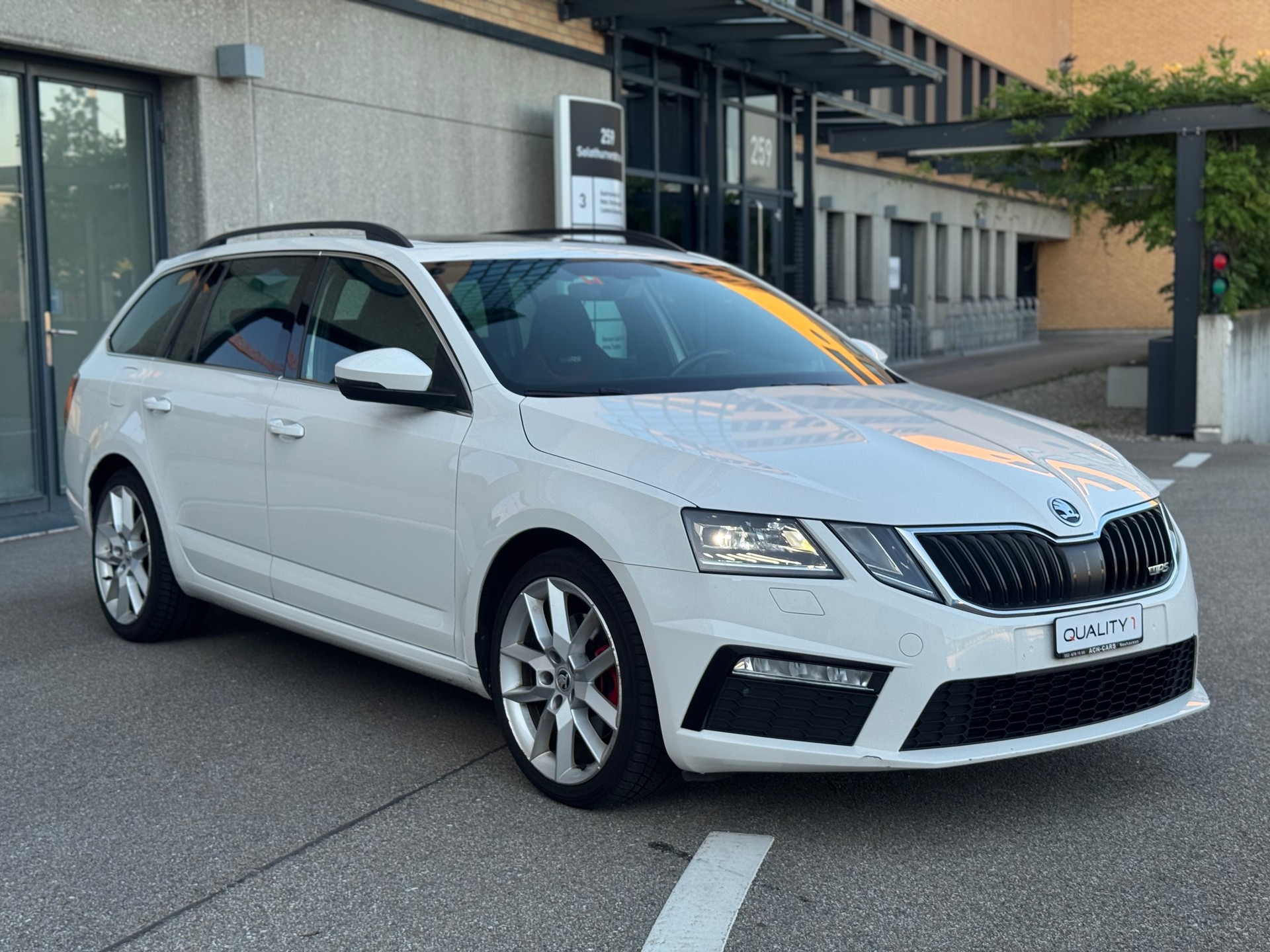 SKODA Octavia Combi 2.0 TDI RS DSG-image-3