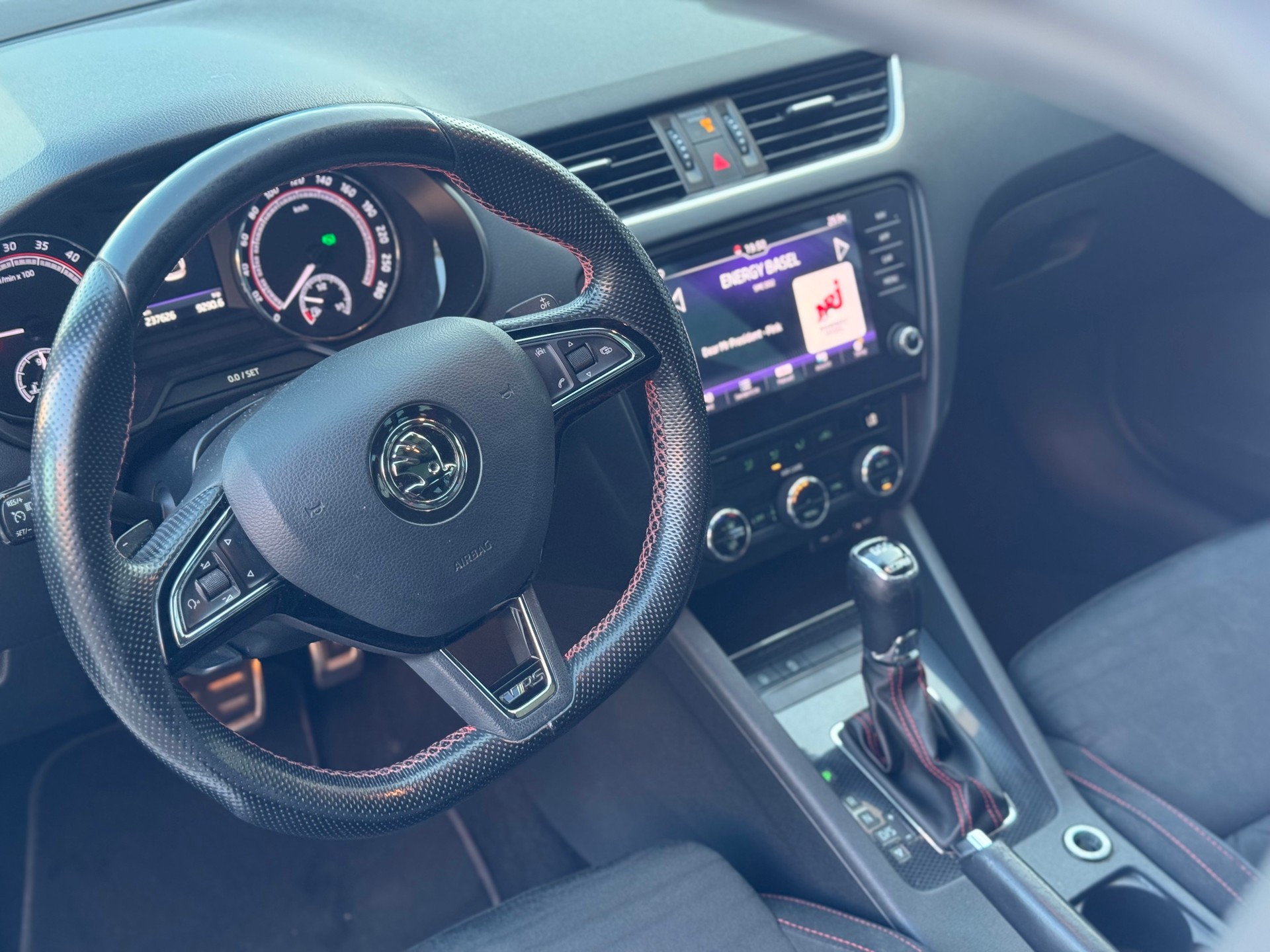 SKODA Octavia Combi 2.0 TDI RS DSG-image-17