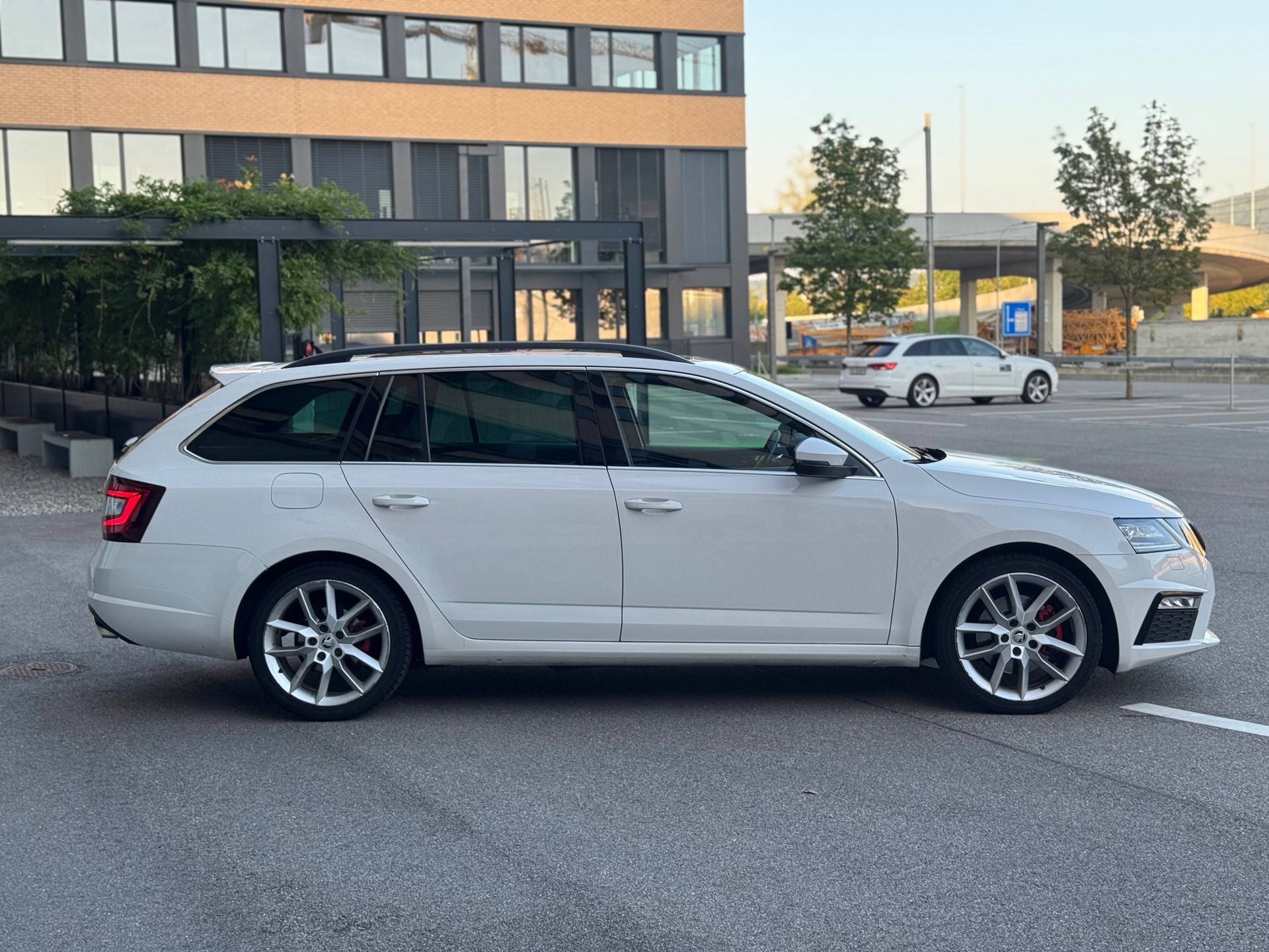 SKODA Octavia Combi 2.0 TDI RS DSG-image-4