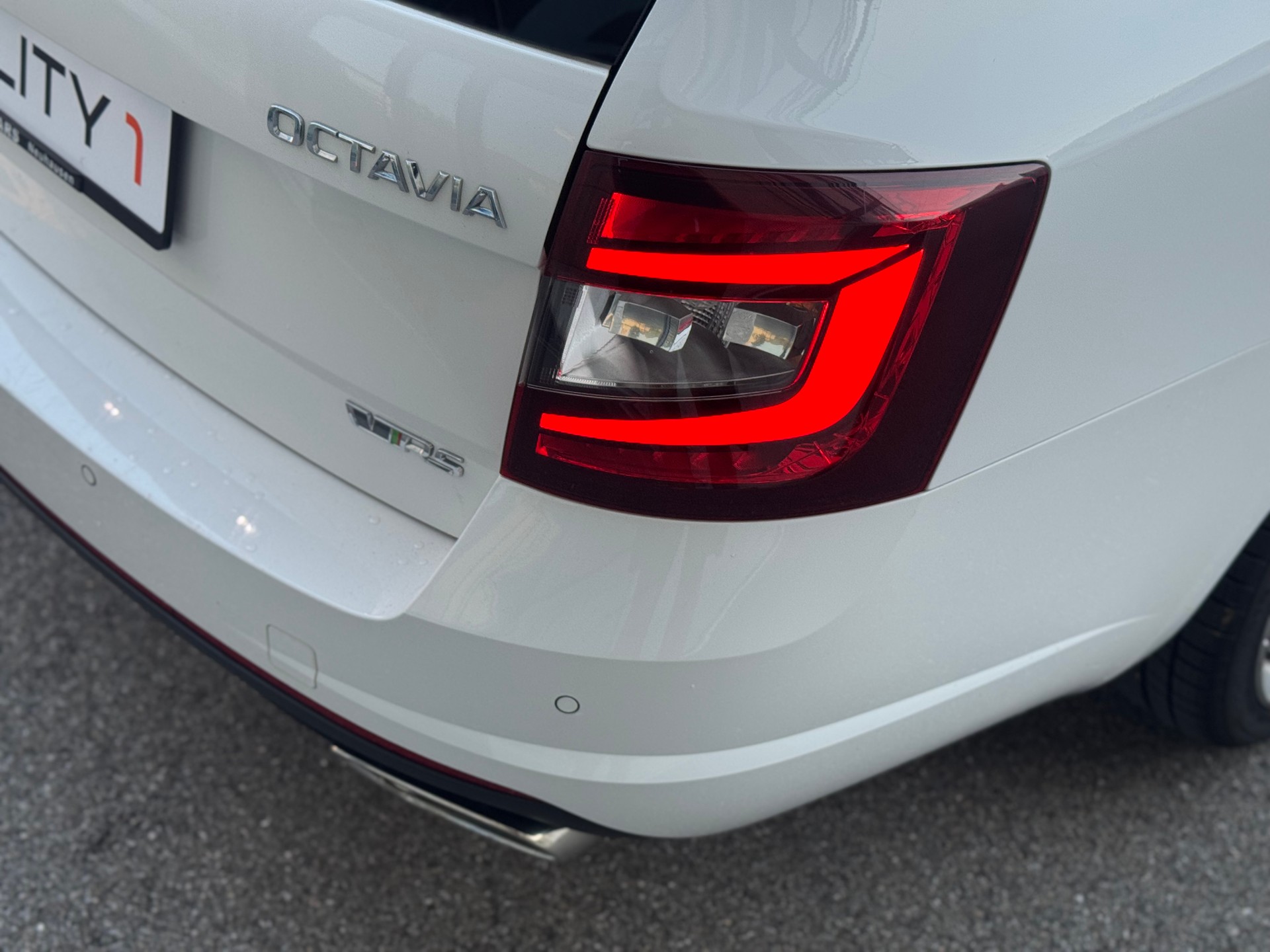 SKODA Octavia Combi 2.0 TDI RS DSG-image-10