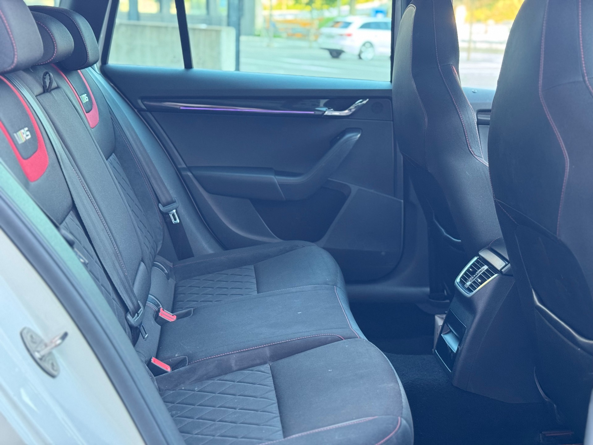 SKODA Octavia Combi 2.0 TDI RS DSG-image-23