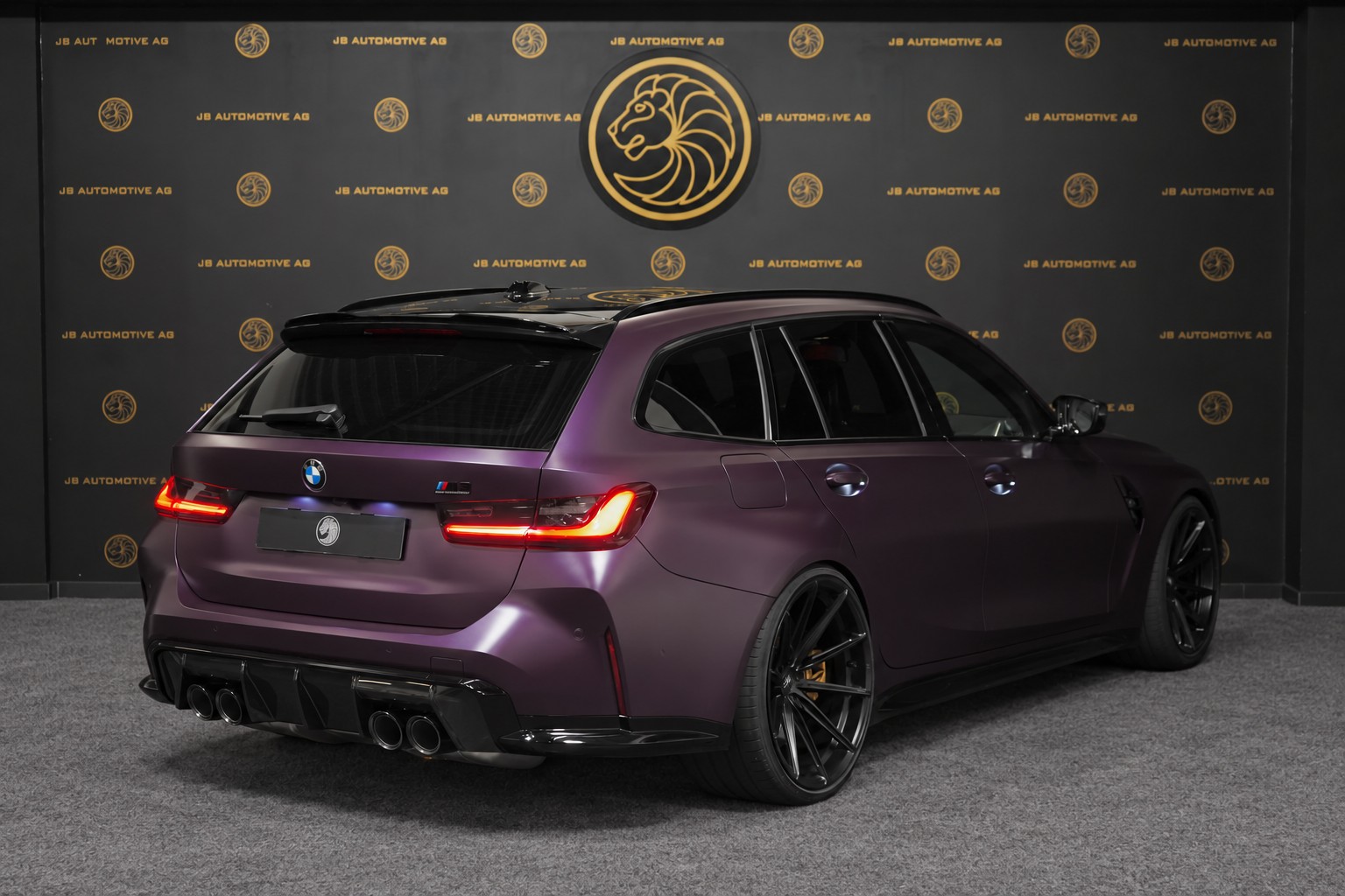 BMW M3 Touring xDrive Competition M-showroom-element-1