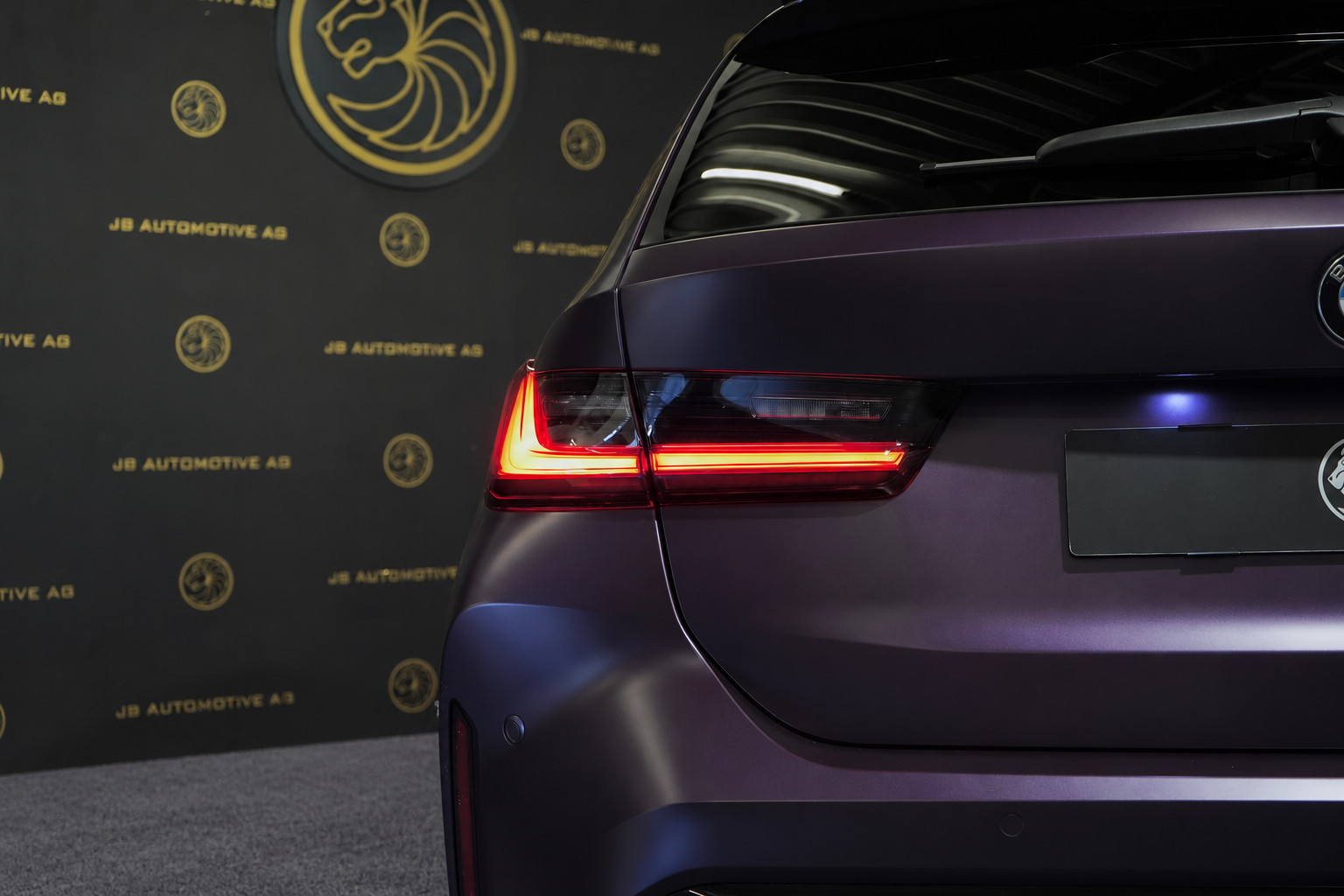 BMW M3 Touring xDrive Competition M-image-10