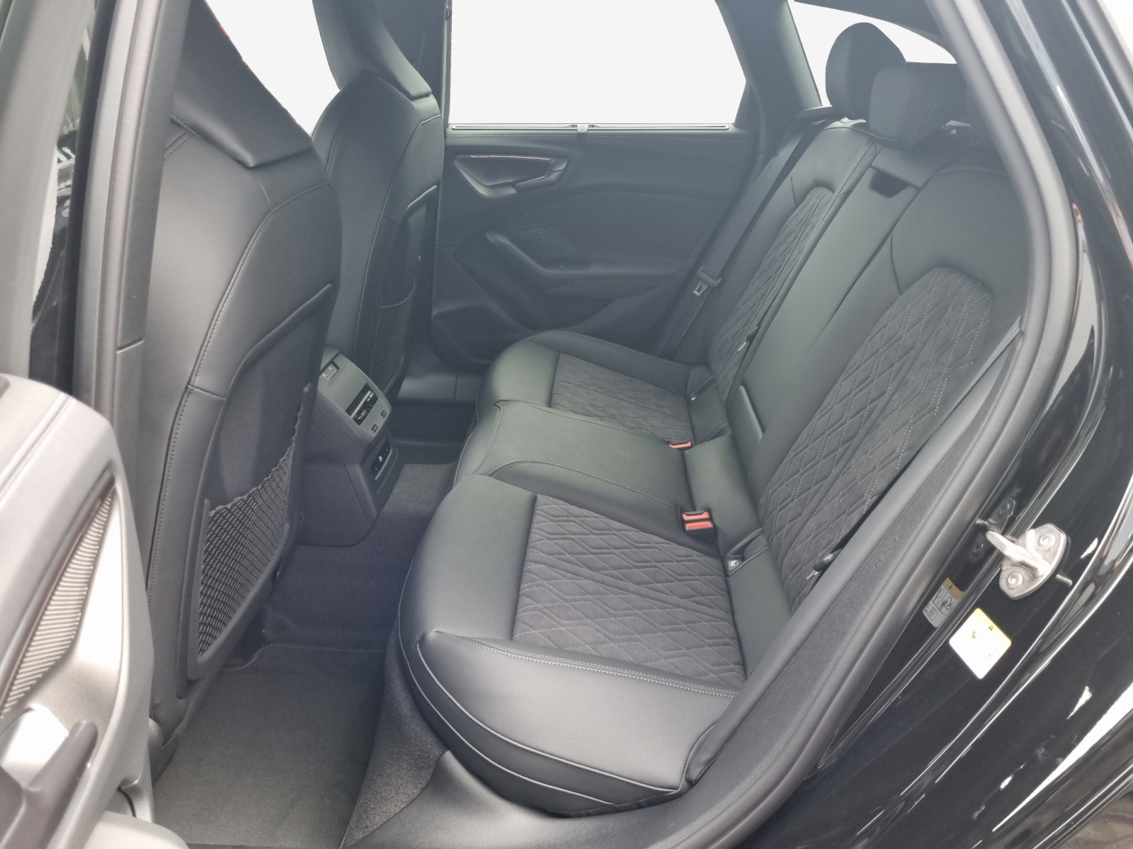 AUDI A5 Avant e-hybrid quattro 270 kW S tronic-image-11