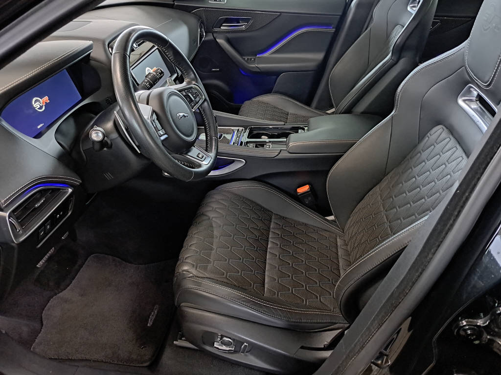 JAGUAR F-Pace 5.0 V8 SVR AWD 550cv (crochet)-image-4