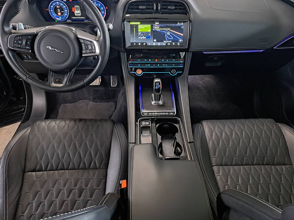 JAGUAR F-Pace 5.0 V8 SVR AWD 550cv (crochet)-image-7