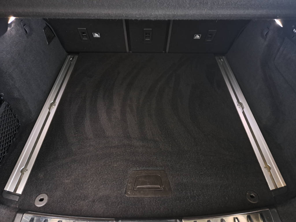 JAGUAR F-Pace 5.0 V8 SVR AWD 550cv (crochet)-image-10