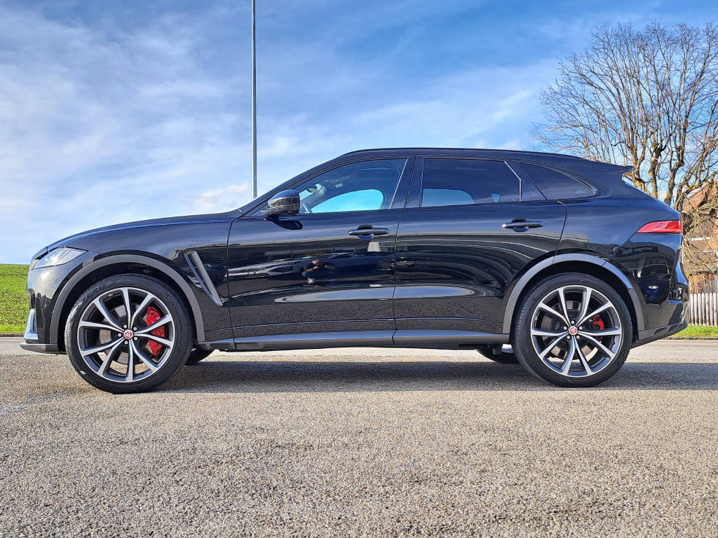 JAGUAR F-Pace 5.0 V8 SVR AWD 550cv (crochet)-image-1