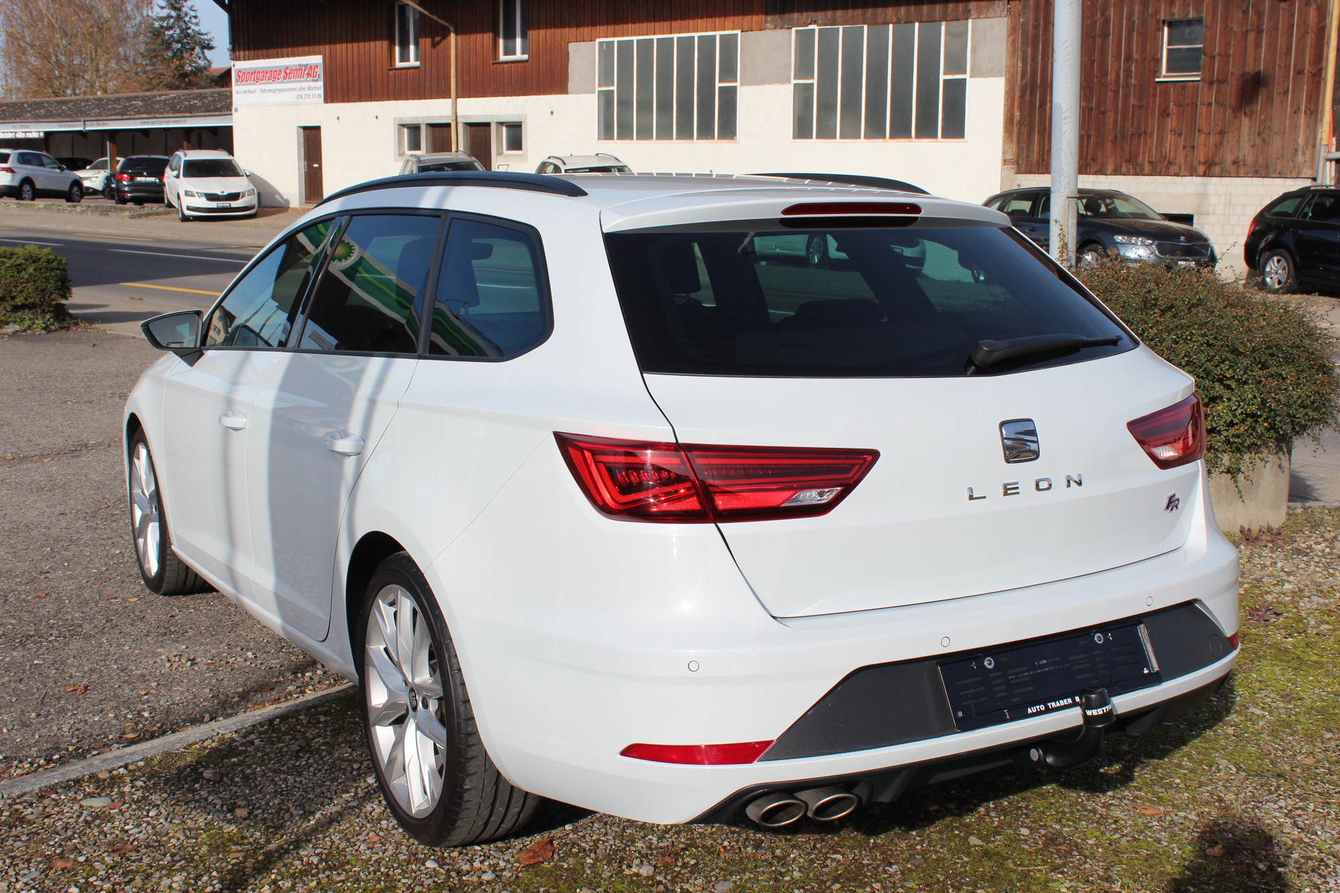 SEAT Leon ST 2.0 TSI FR DSG-image-2