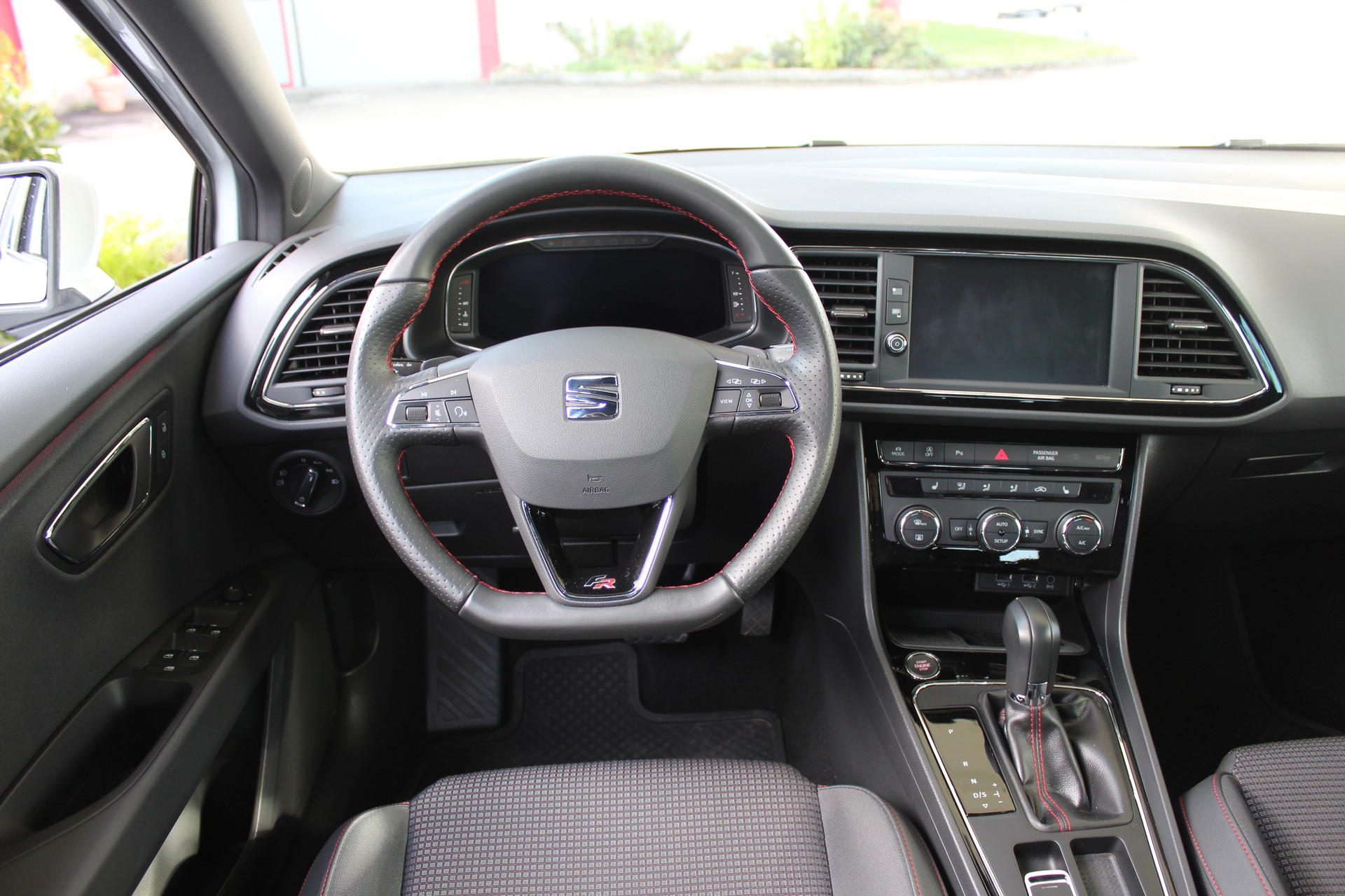 SEAT Leon ST 2.0 TSI FR DSG-image-7