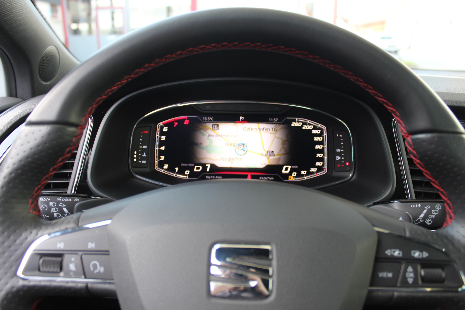 SEAT Leon ST 2.0 TSI FR DSG-image-12