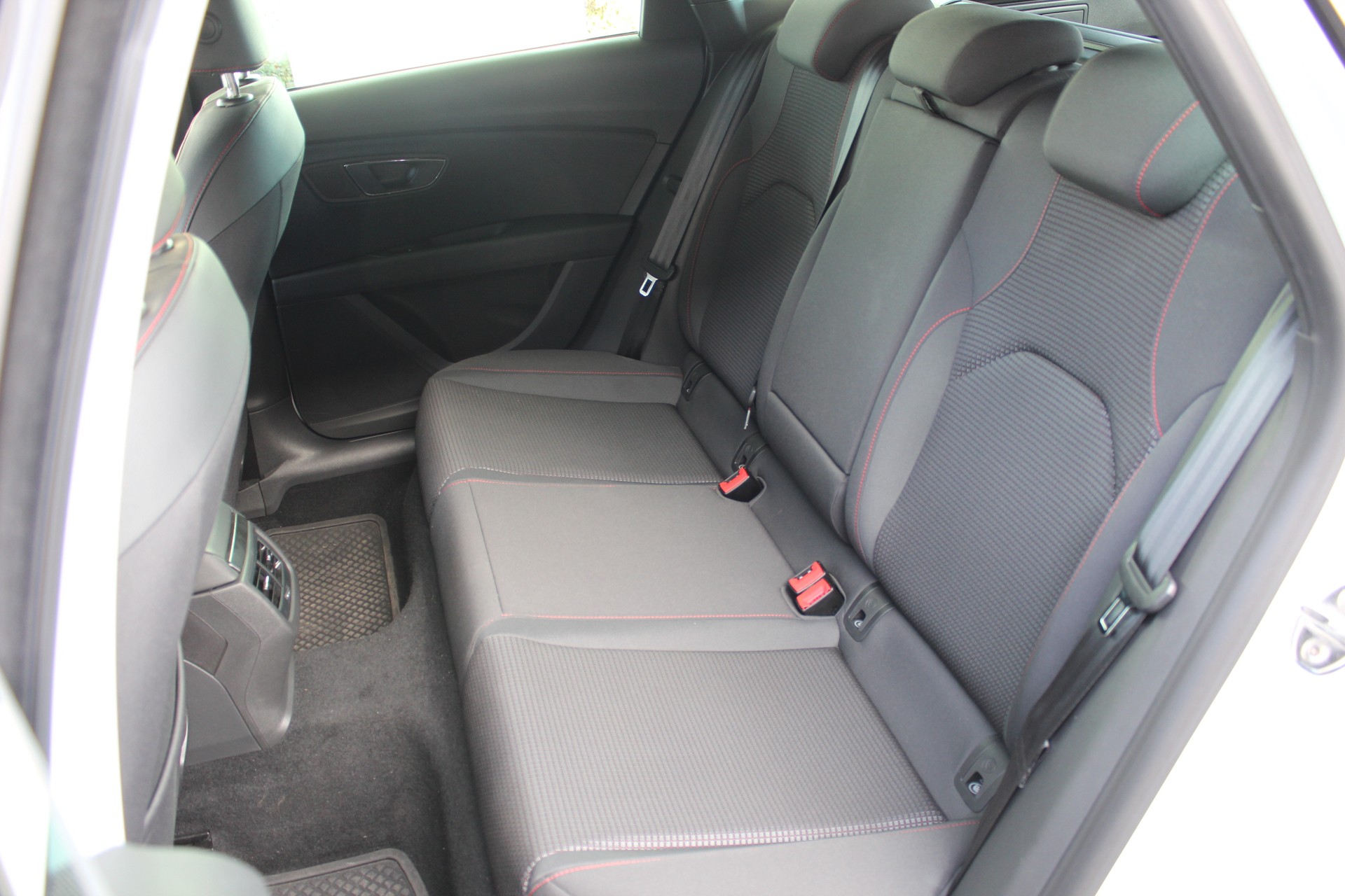 SEAT Leon ST 2.0 TSI FR DSG-image-6