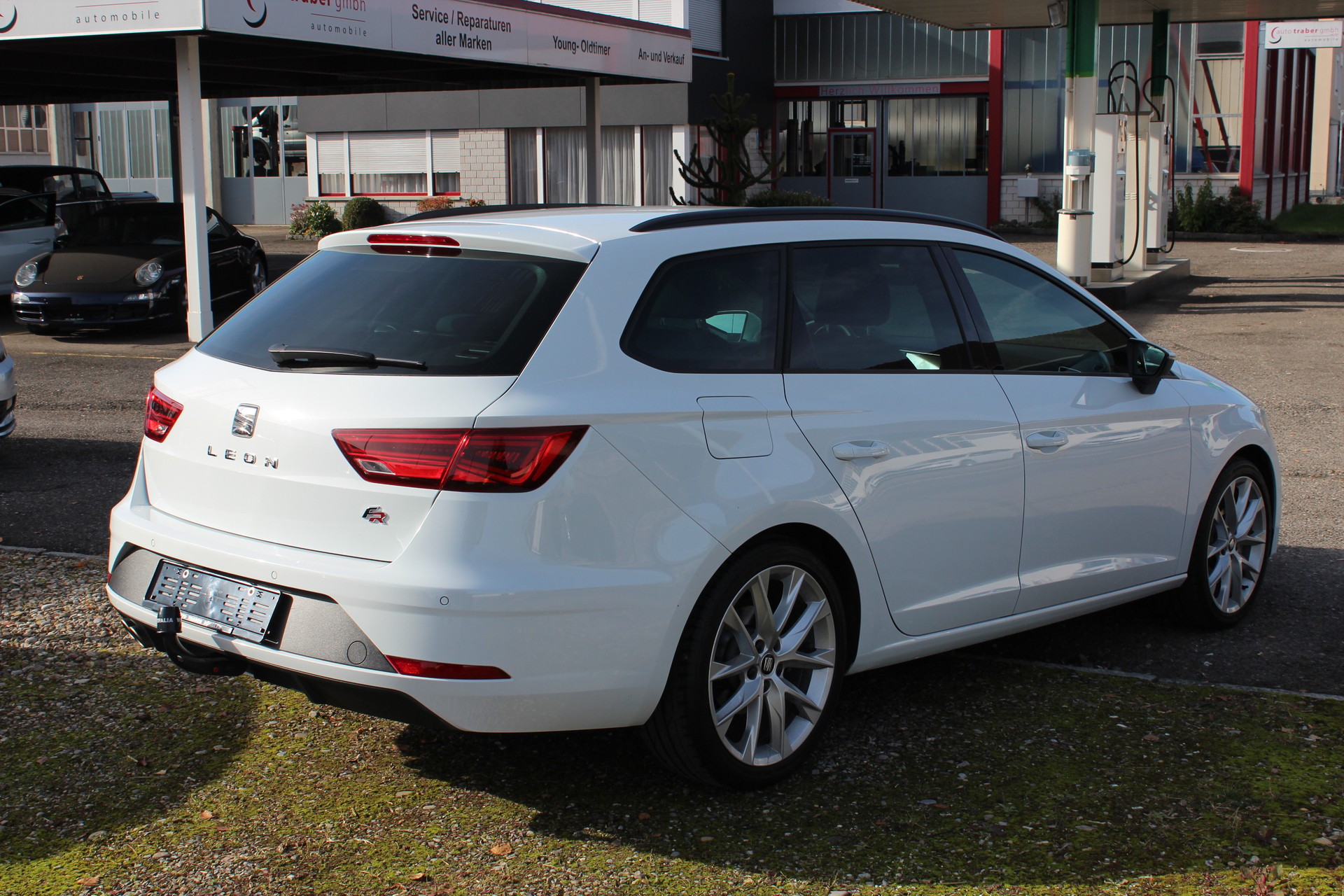 SEAT Leon ST 2.0 TSI FR DSG-image-3