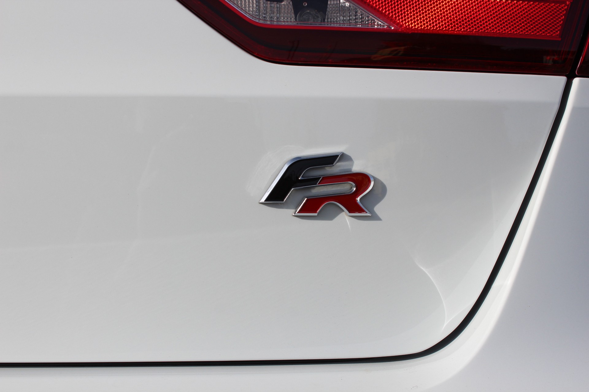SEAT Leon ST 2.0 TSI FR DSG-image-13